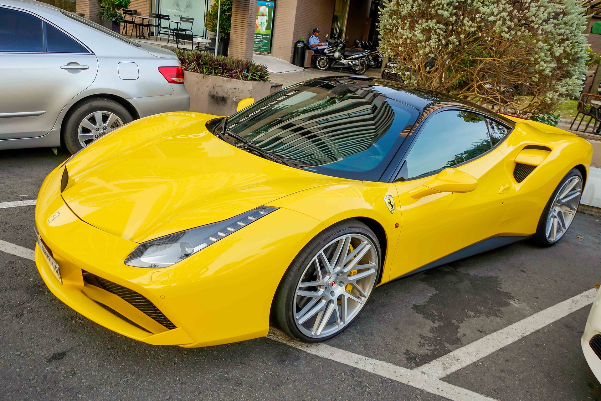 Ferrari cua Cuong Do La anh 4