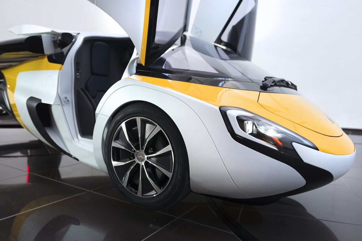 xe bay AeroMobil anh 3