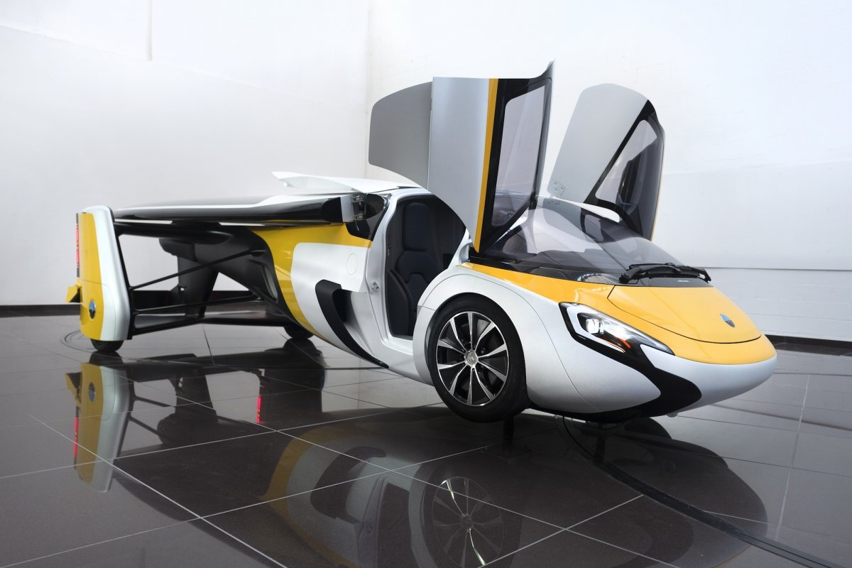 Xe bay AeroMobil tri gia 1 trieu USD ban ra nam 2020 hinh anh