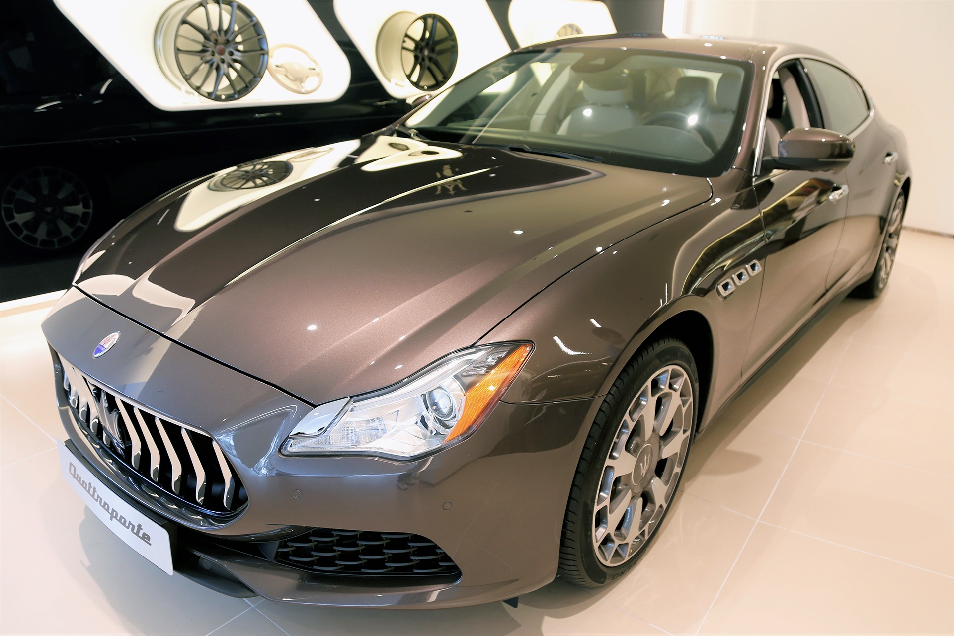 Xe sang Maserati Quattroporte gia 7,2 ty dong tai Viet Nam hinh anh