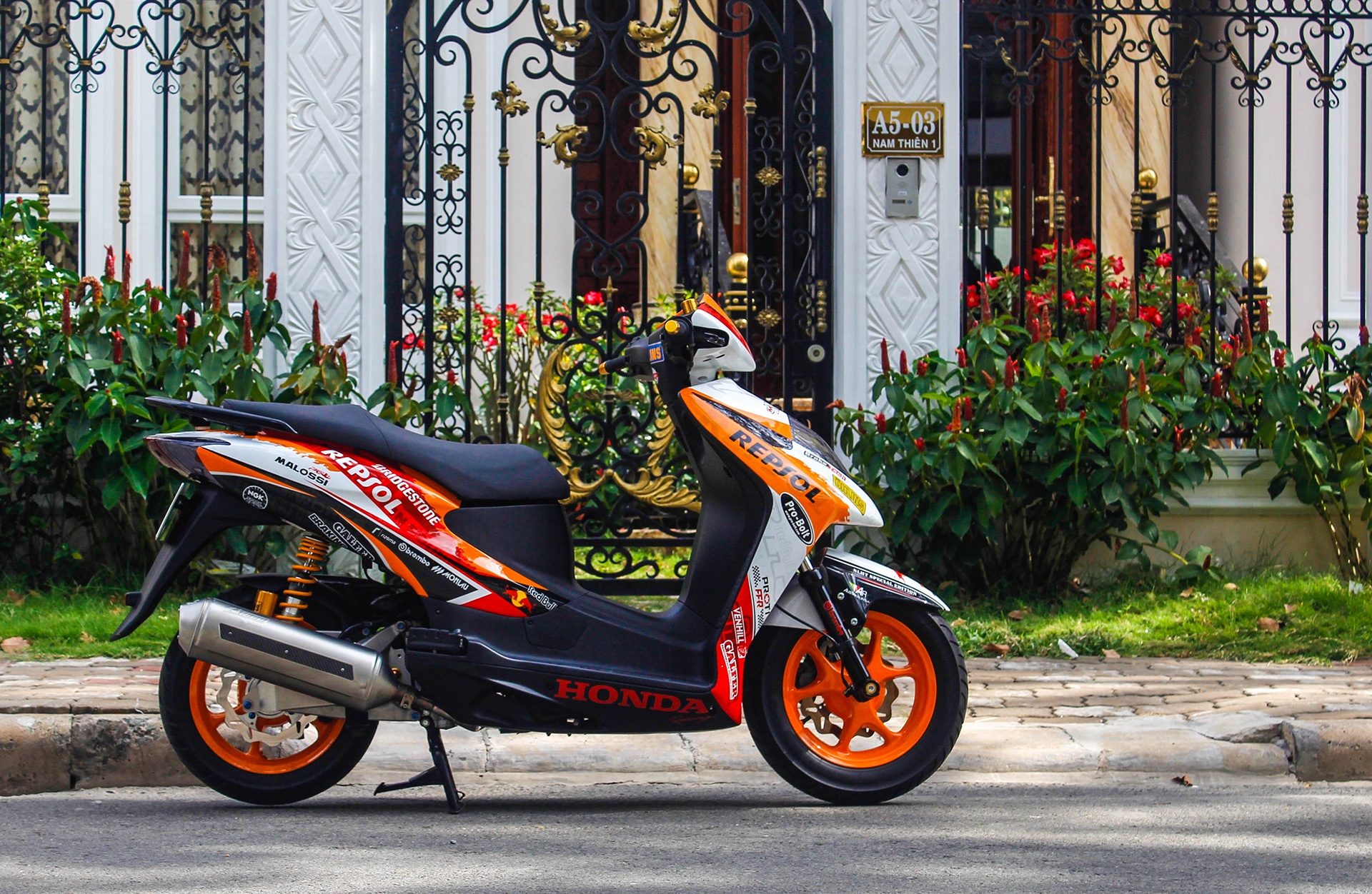 Honda Dylan độ đồ chơi ở Sài Gòn ảnh 1 Honda Dylan do do choi o Sai Gon anh 1