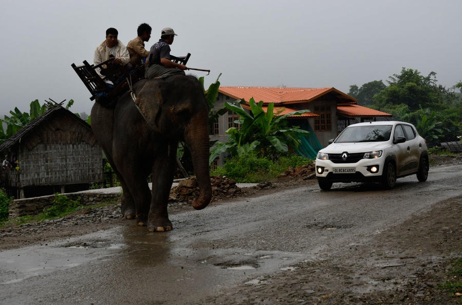 Renault Kwid vuot 15.000 km anh 10