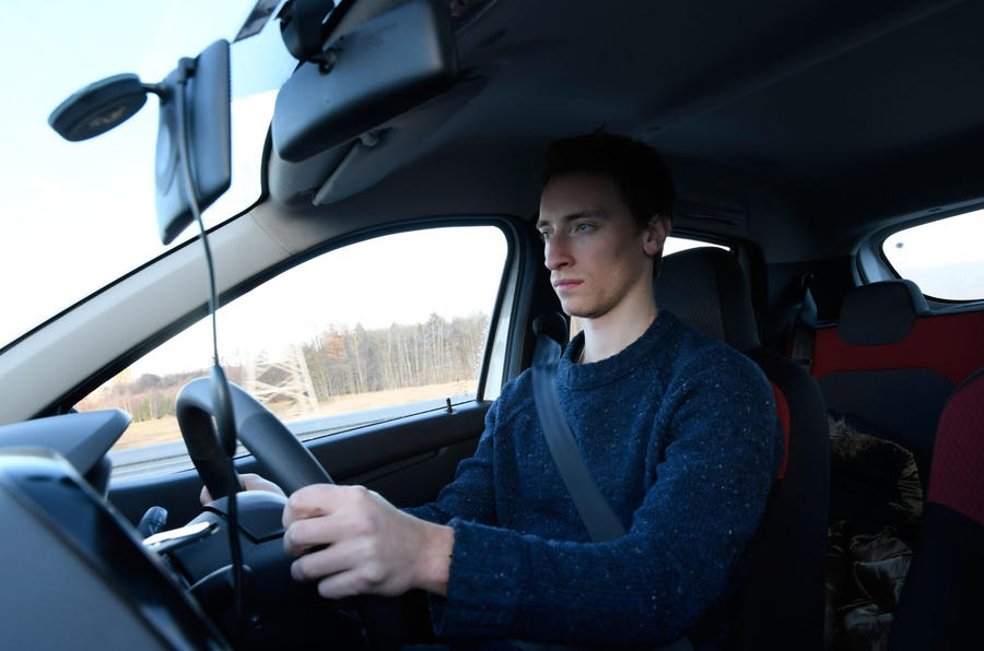 Renault Kwid vuot 15.000 km anh 2