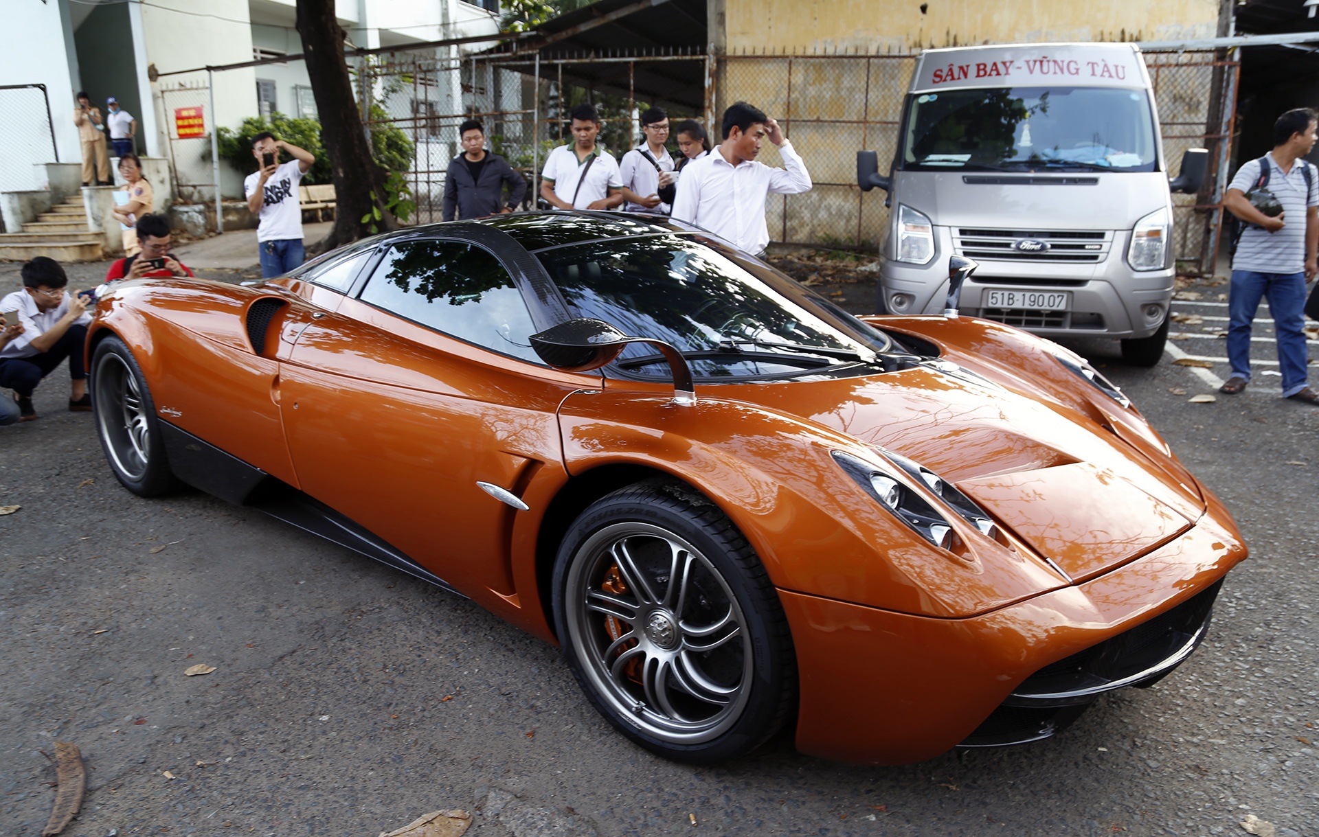 Sieu xe Pagani Huayra cua Minh Nhua anh 17