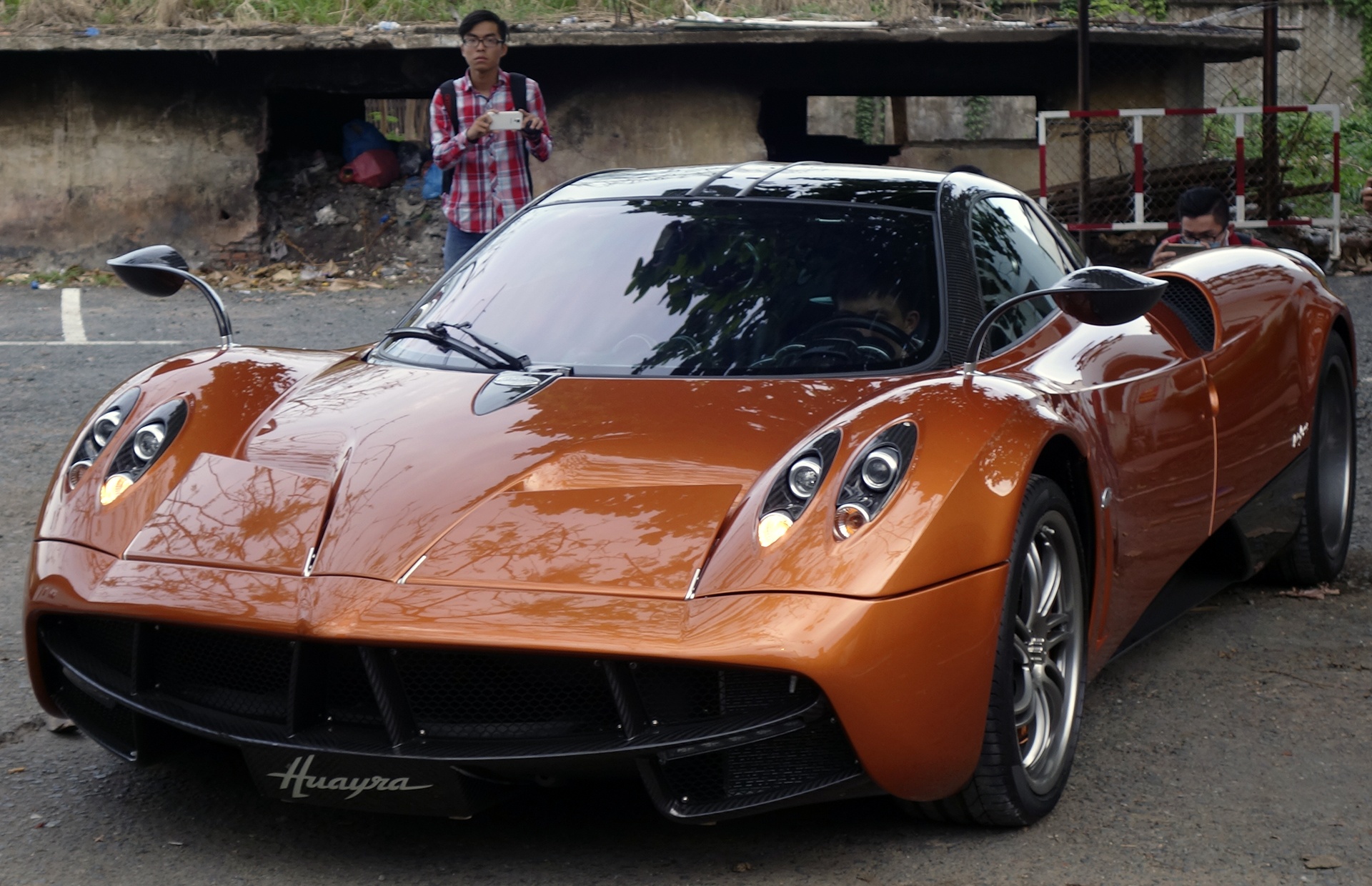 Chi tiet Pagani Huayra 80 ty cua Minh Nhua o Sai Gon hinh anh