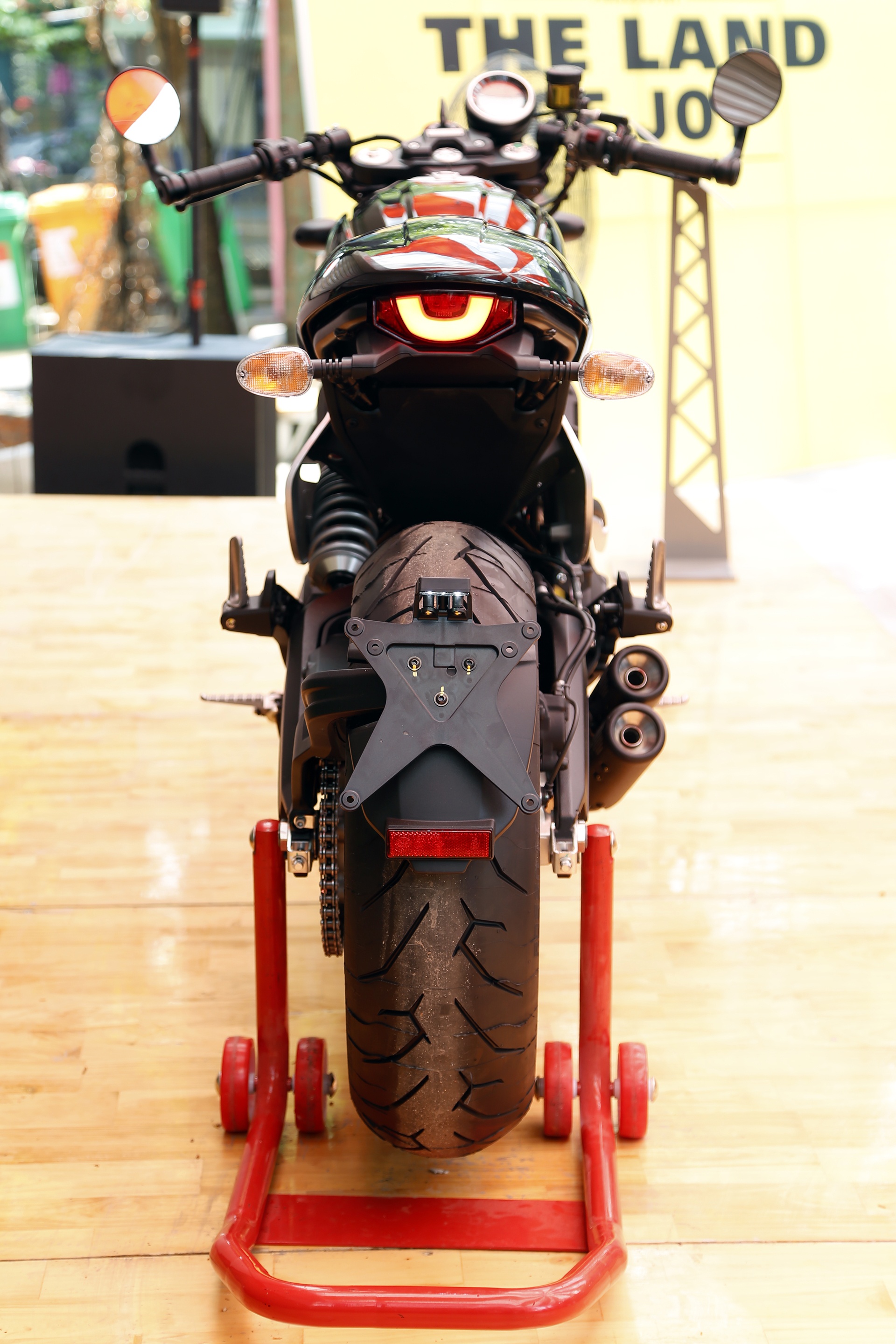 Ducati Scrambler Cafe Racer ve Viet Nam anh 3