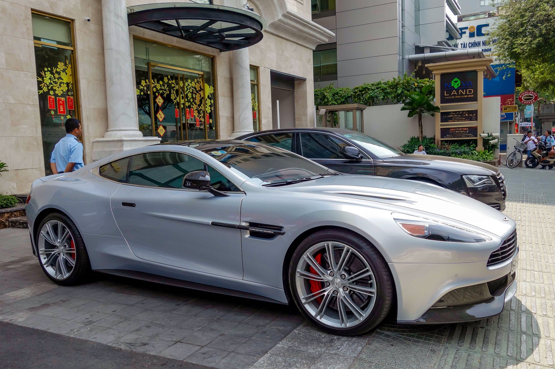 Dan sieu xe cua doanh nhan bat dong san Sai Gon hinh anh