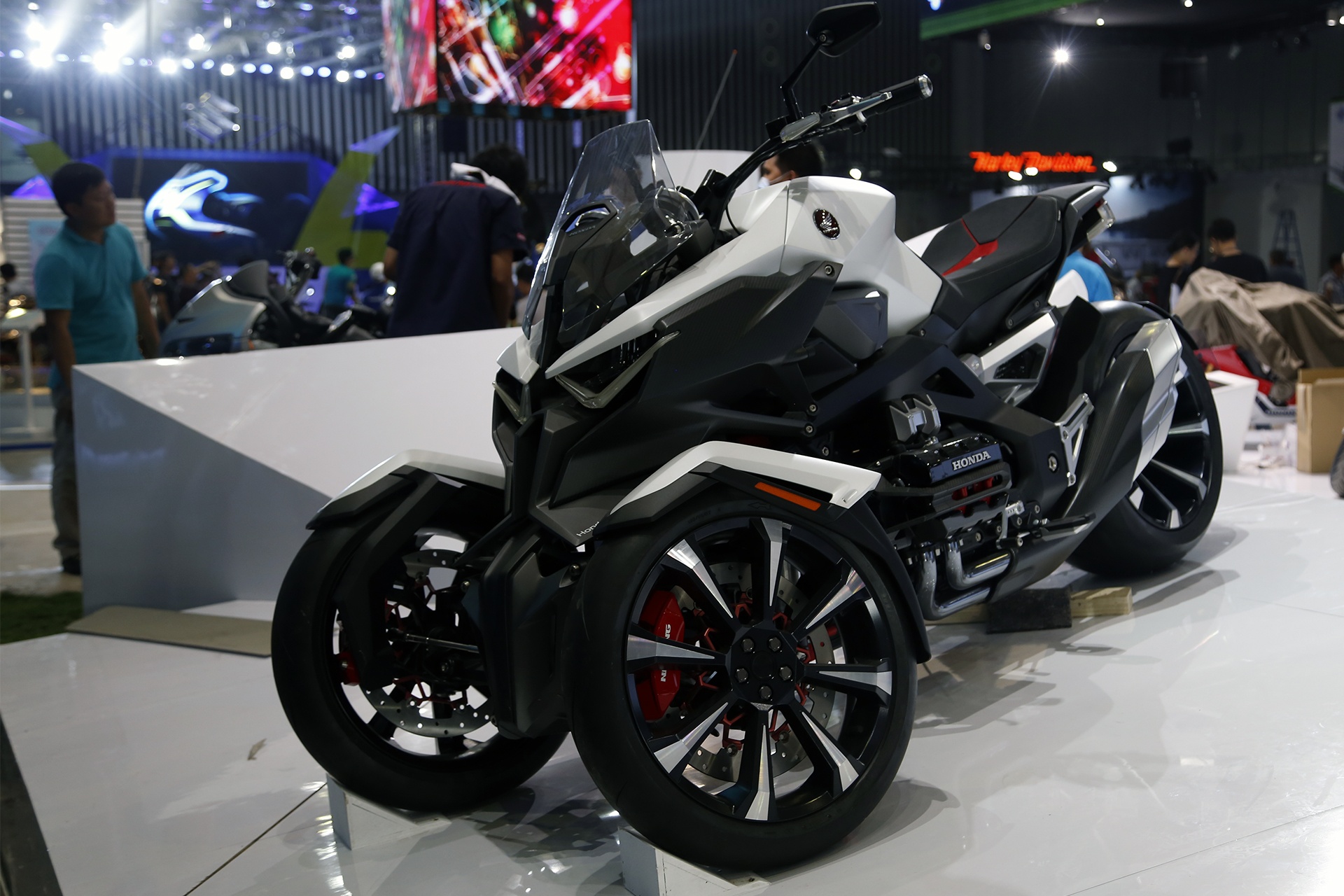 Khai mac trien lam xe may Viet Nam 2017 anh 4