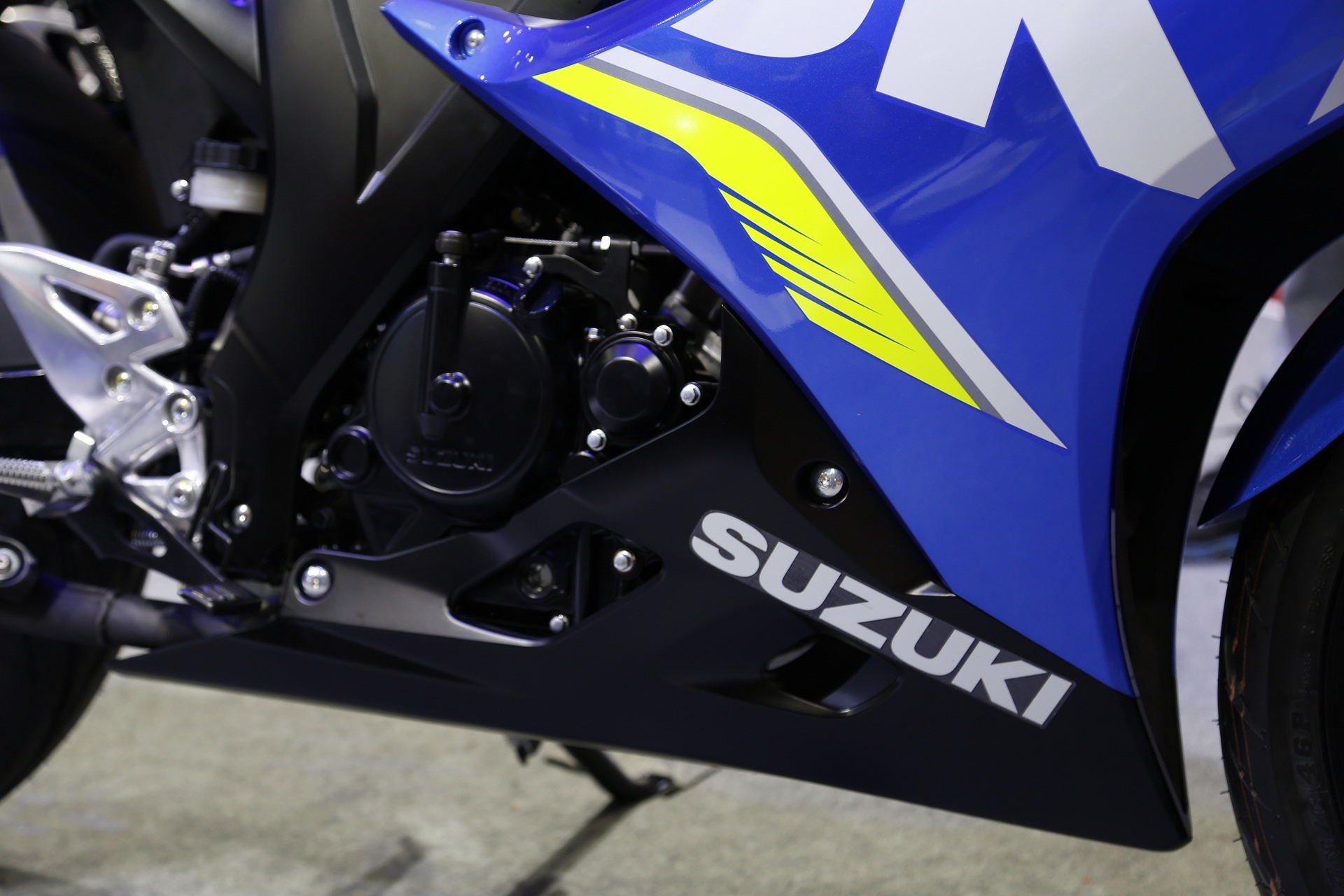 Chi tiết xe côn tay Suzuki GSX-R150 giá rẻ tại Việt Nam - Xe máy - ZNEWS.VN