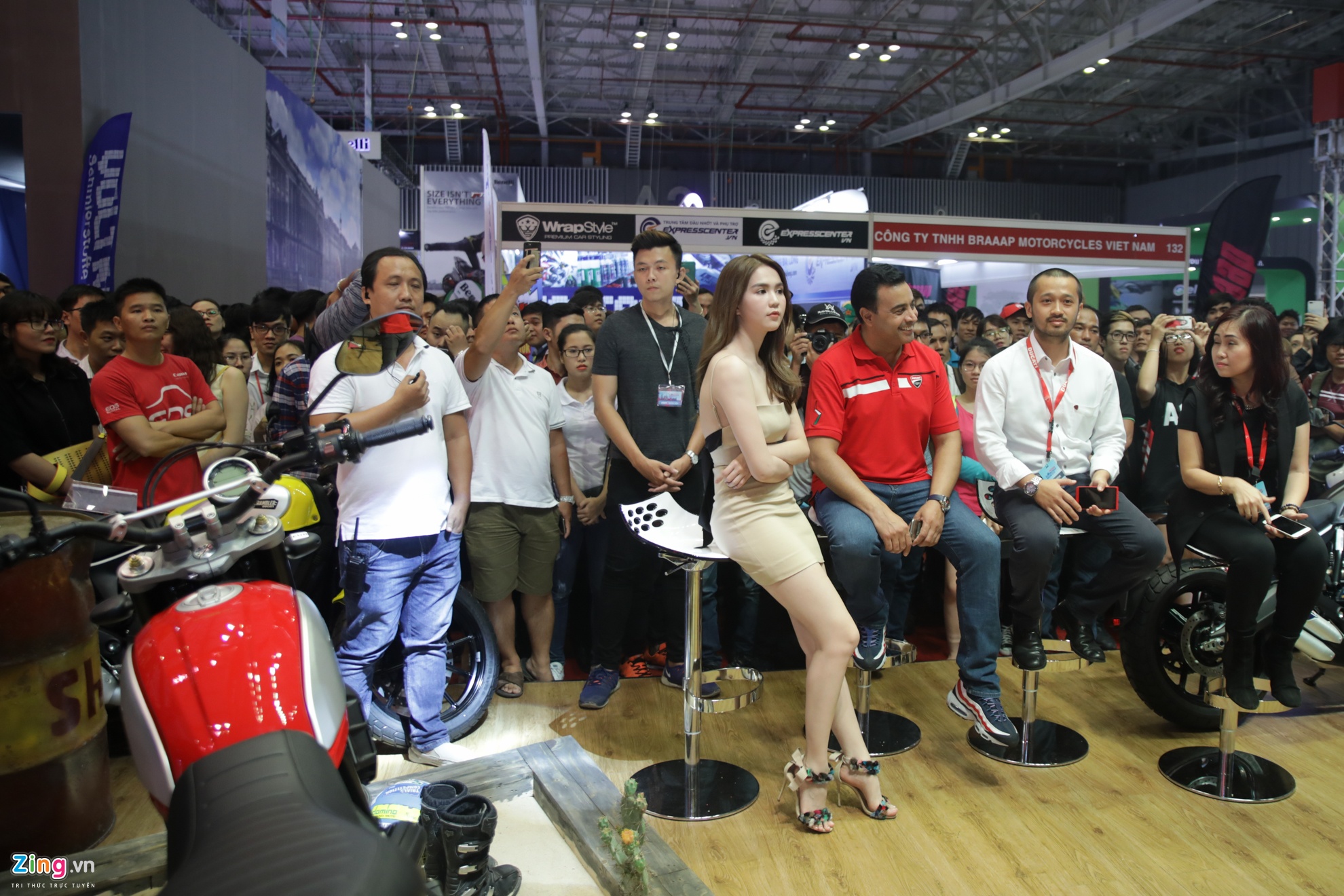 Ngoc Trinh Ducati anh 1