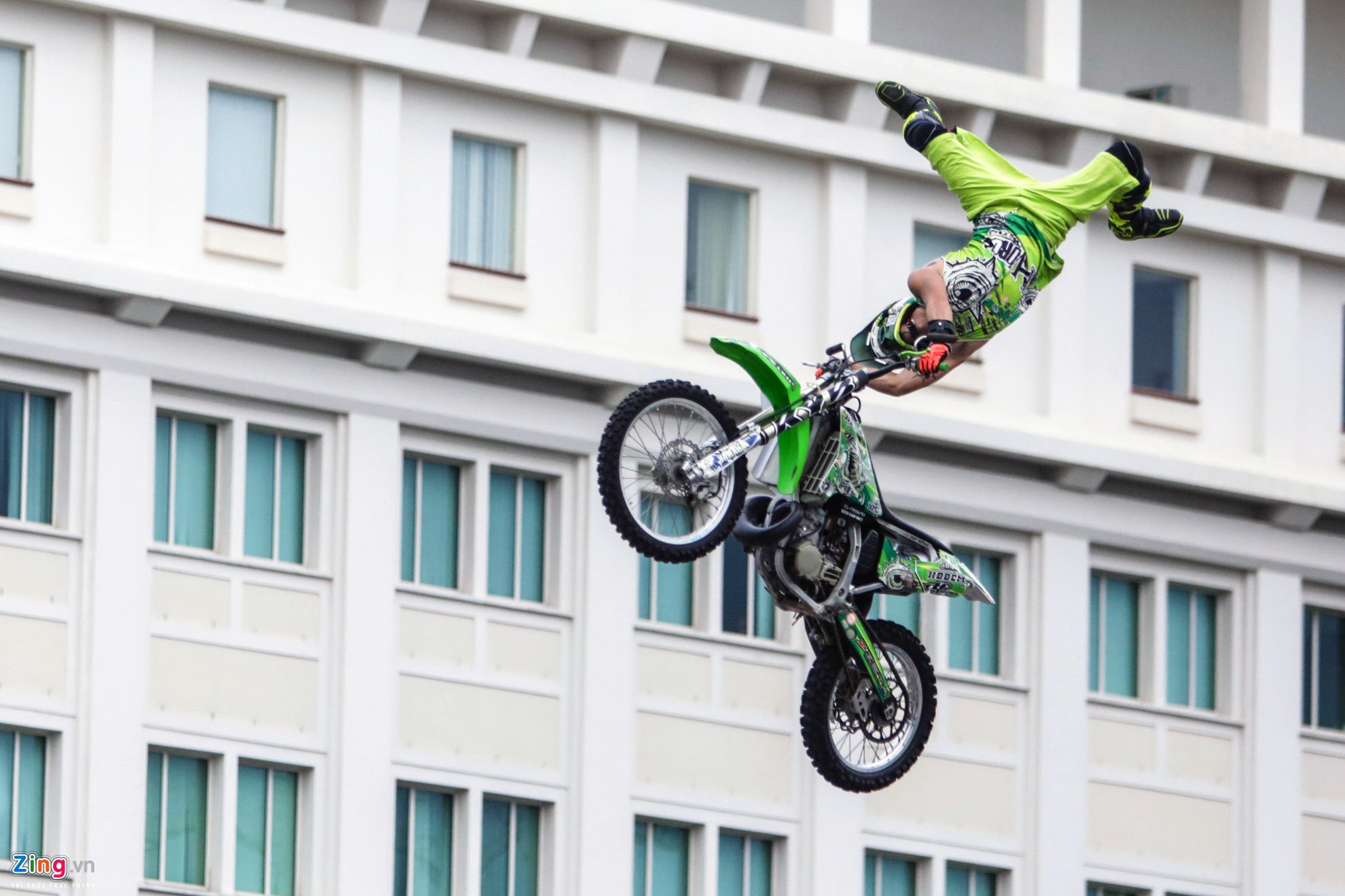 Nguoi Sai Gon man nhan voi man moto bay cua Yamaha hinh anh