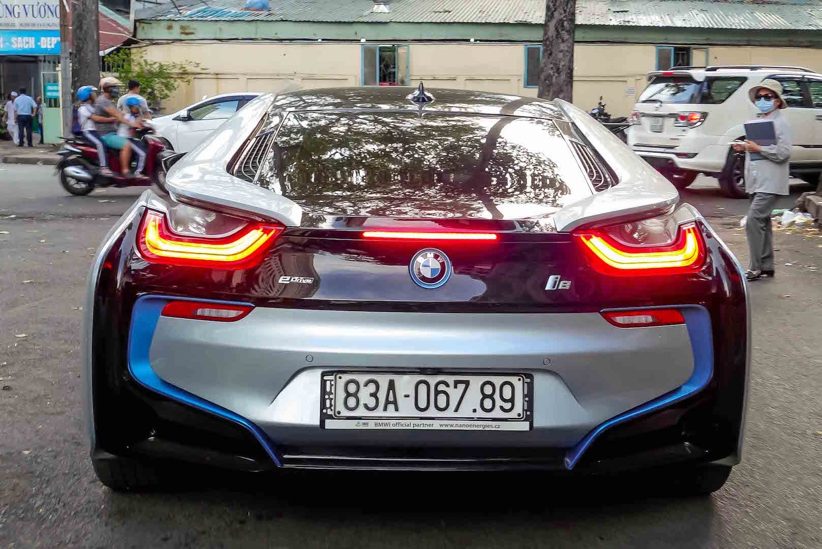 BMW i8 cua thieu gia ve so Soc Trang anh 3