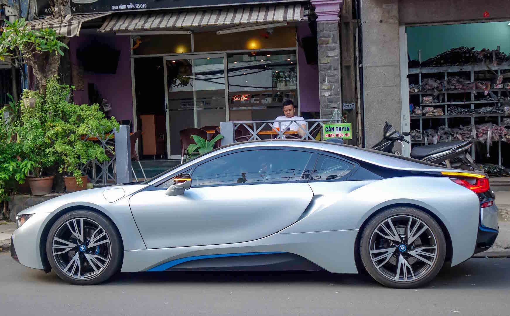 BMW i8 cua thieu gia ve so Soc Trang anh 5