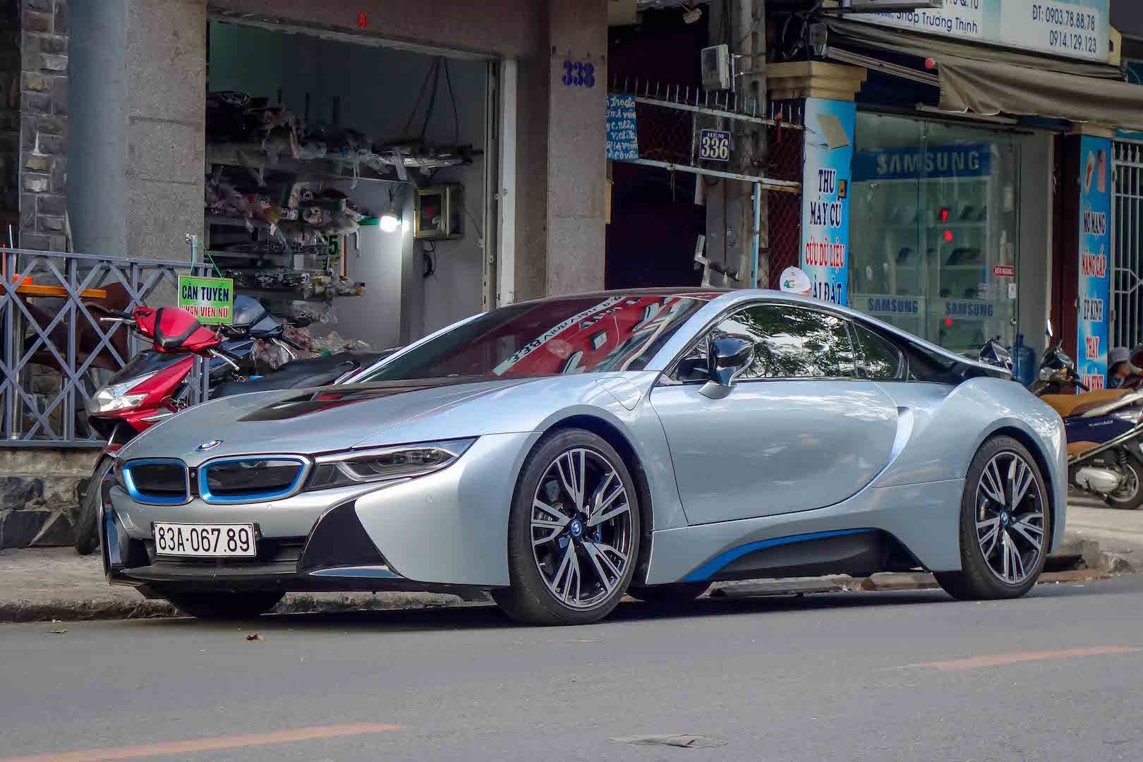BMW i8 cua thieu gia ve so Soc Trang anh 7