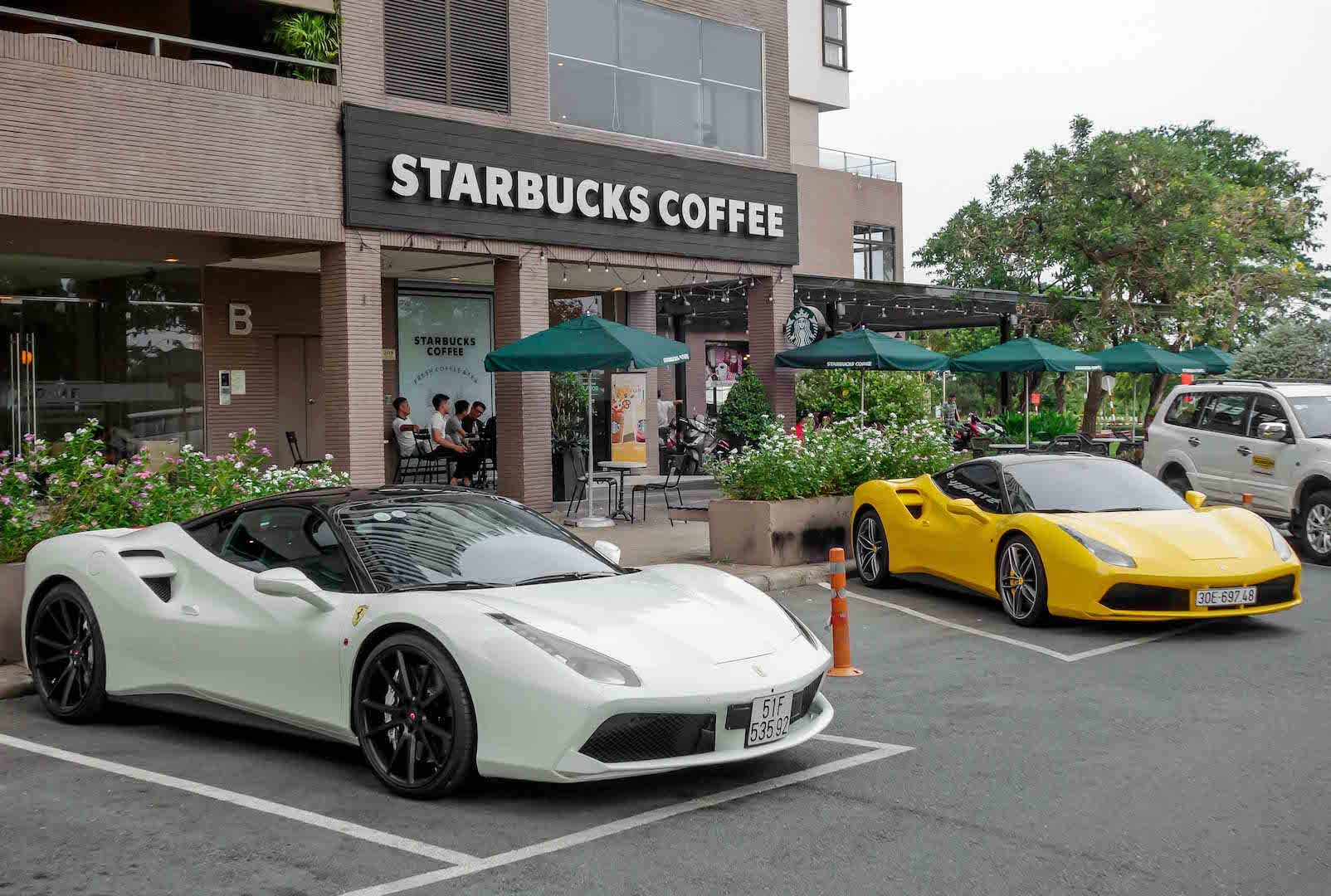 Sieu xe Ferrari 488 GTB cua Cuong Do La anh 1