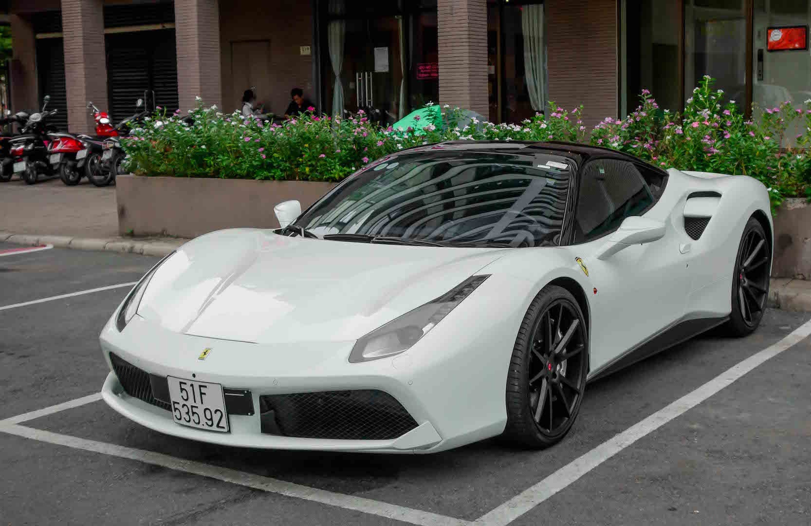 Sieu xe Ferrari 488 GTB cua Cuong Do La anh 3