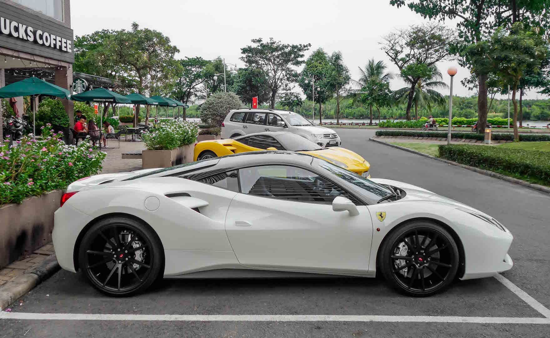 Sieu xe Ferrari 488 GTB cua Cuong Do La anh 4