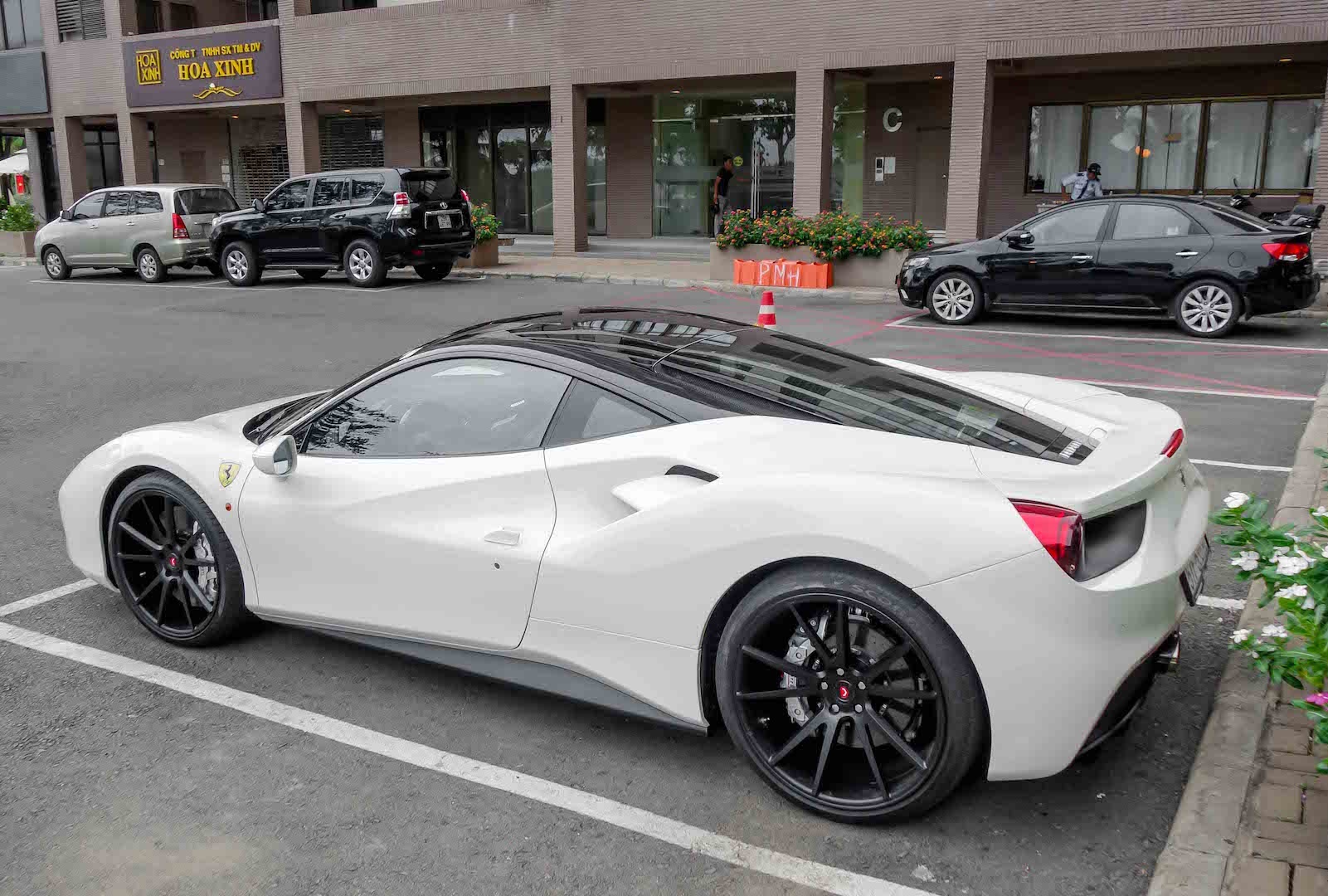 Sieu xe Ferrari 488 GTB cua Cuong Do La anh 6