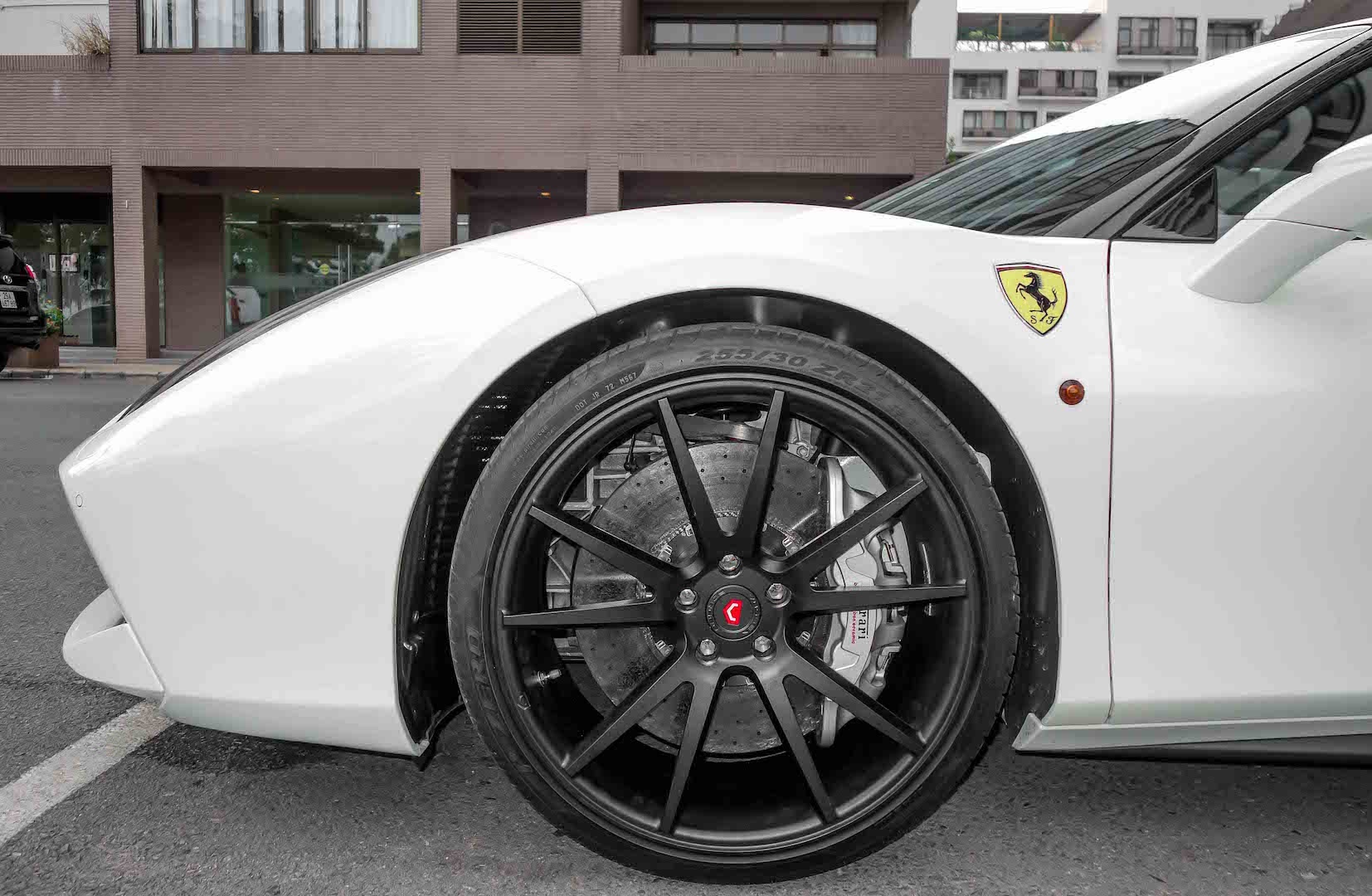 Sieu xe Ferrari 488 GTB cua Cuong Do La anh 7