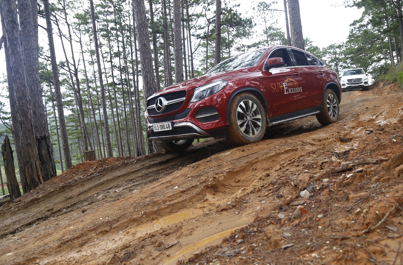 Mercedes GLE chuc ty off-road anh 11