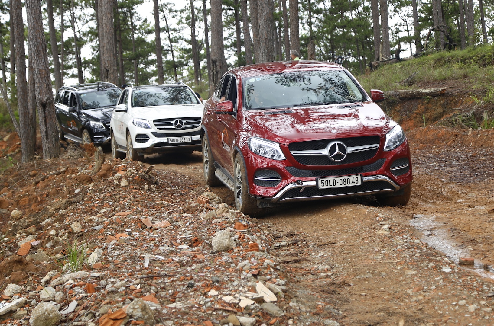 Mercedes GLE chuc ty off-road anh 4