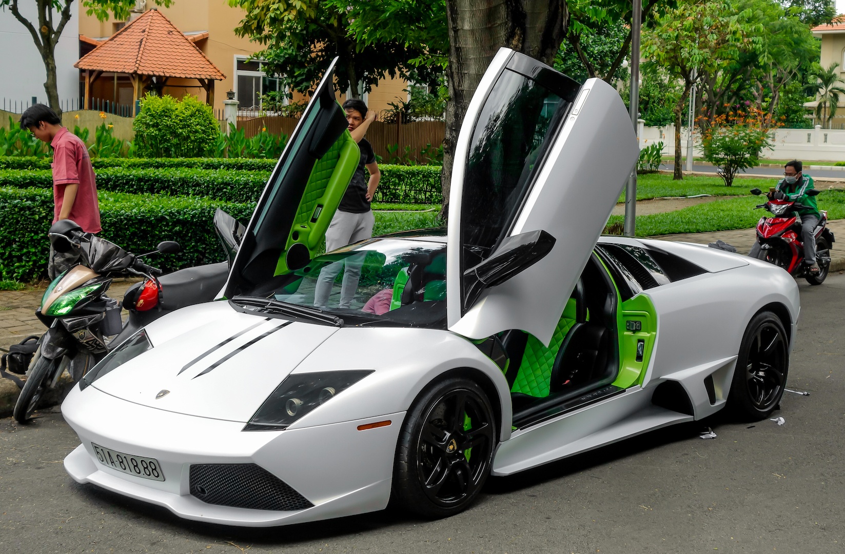 Lamborghini Mucielago LP640 mau xanh com anh 4