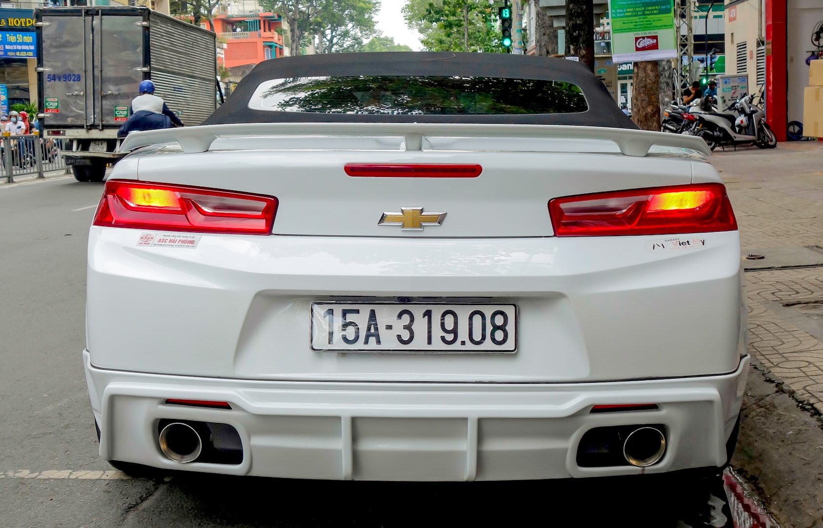 Chevrolet Camaro 2017 dau tien ra bien so anh 3