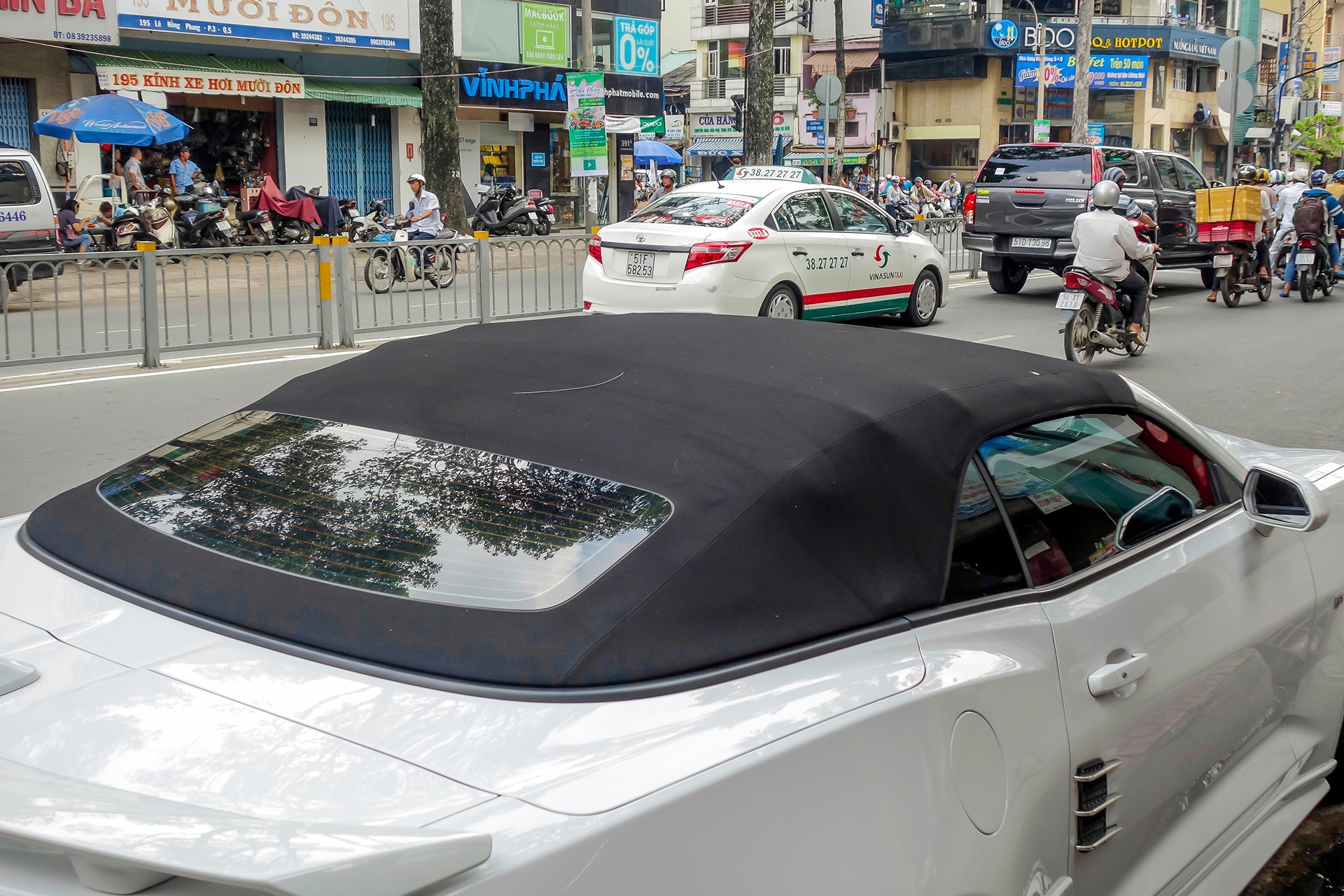 Chevrolet Camaro 2017 dau tien ra bien so anh 4