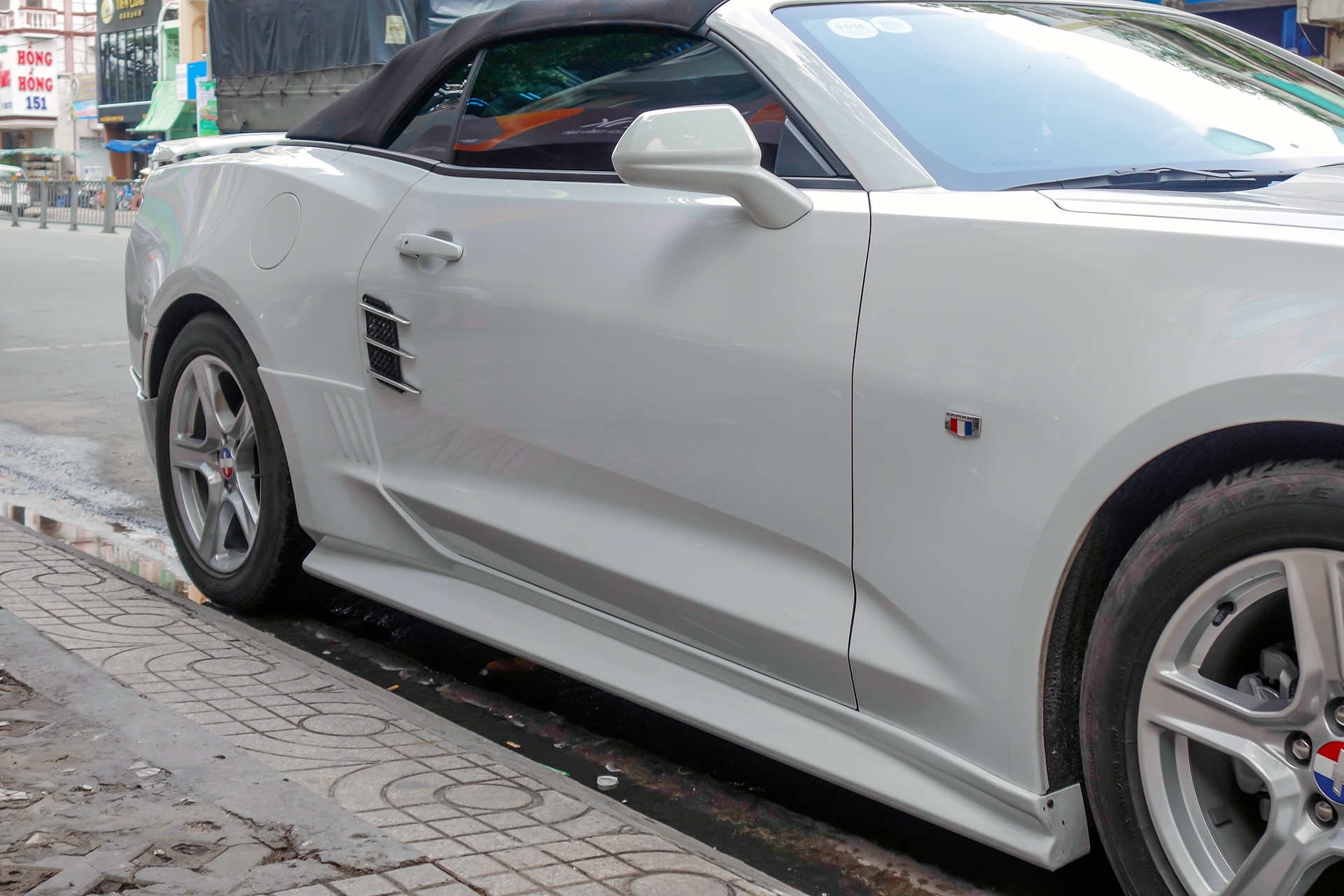 Chevrolet Camaro 2017 dau tien ra bien so anh 5