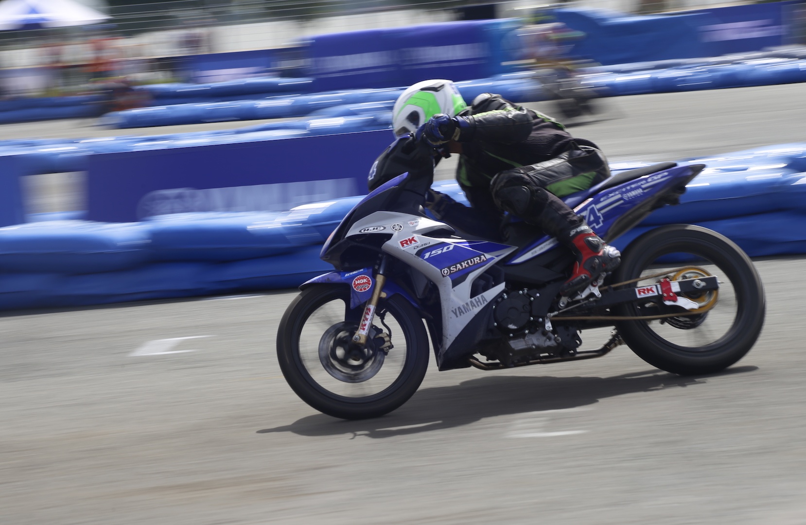 Nam nu dua chung trong giai dua Yamaha GP o Can Tho hinh anh