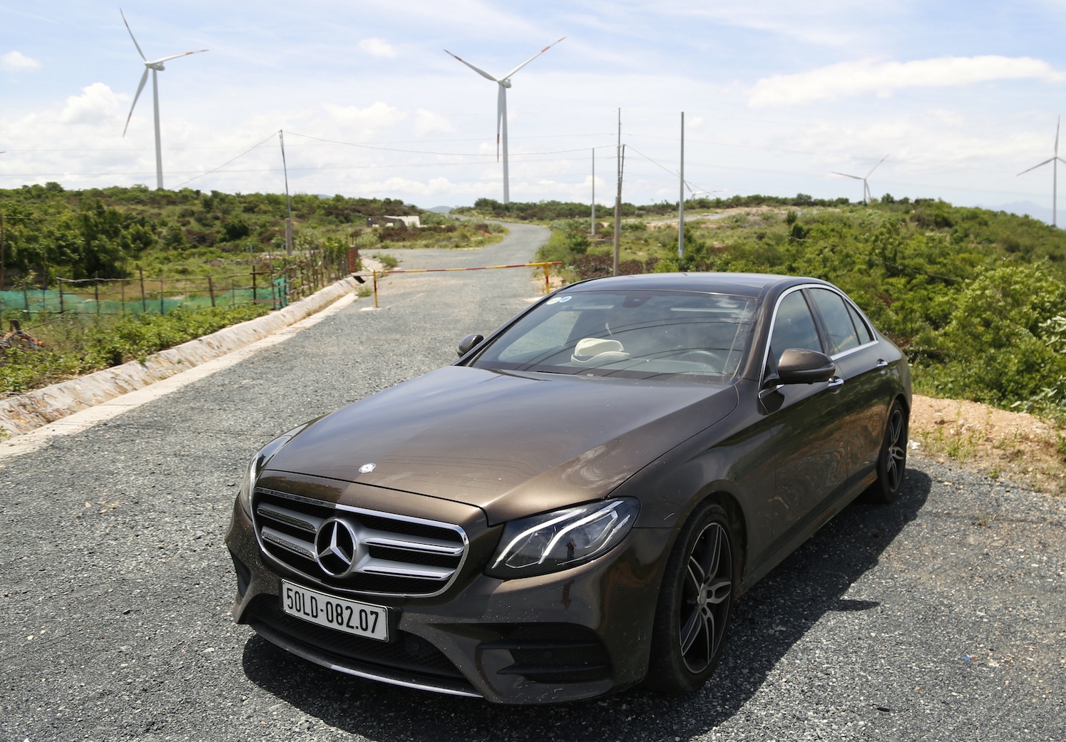 Danh gia Mercedes E300 AMG tai Viet Nam anh 8