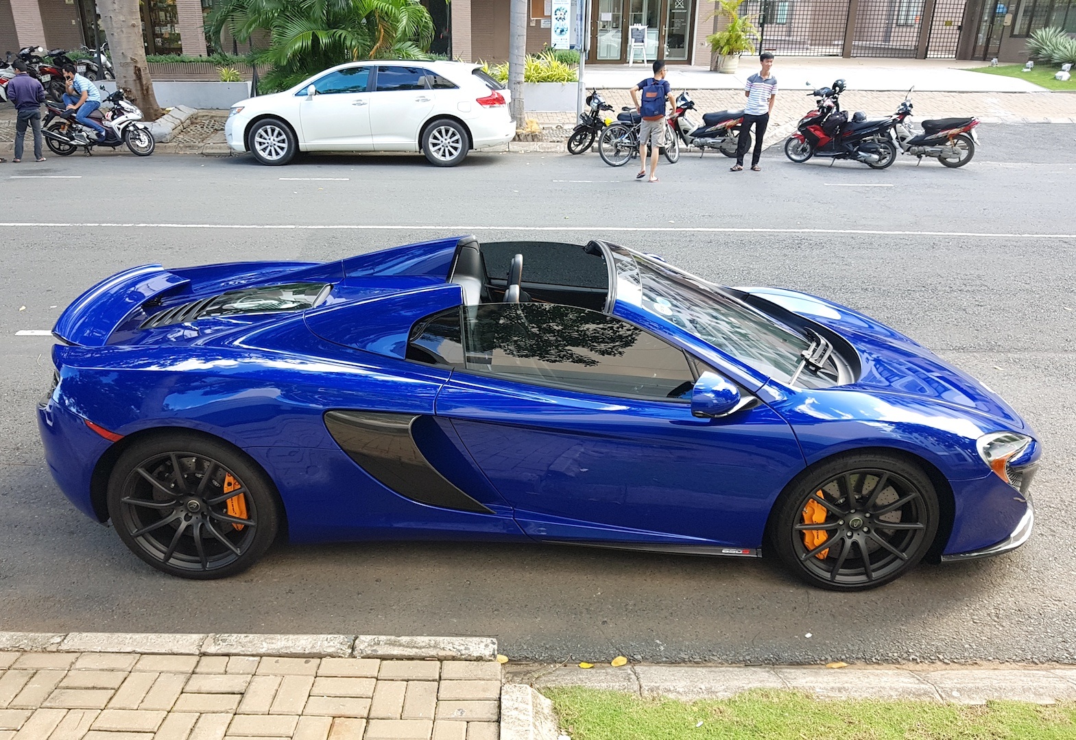 Cuong Do La su dung sieu xe McLaren 650S cua Minh Nhua hinh anh