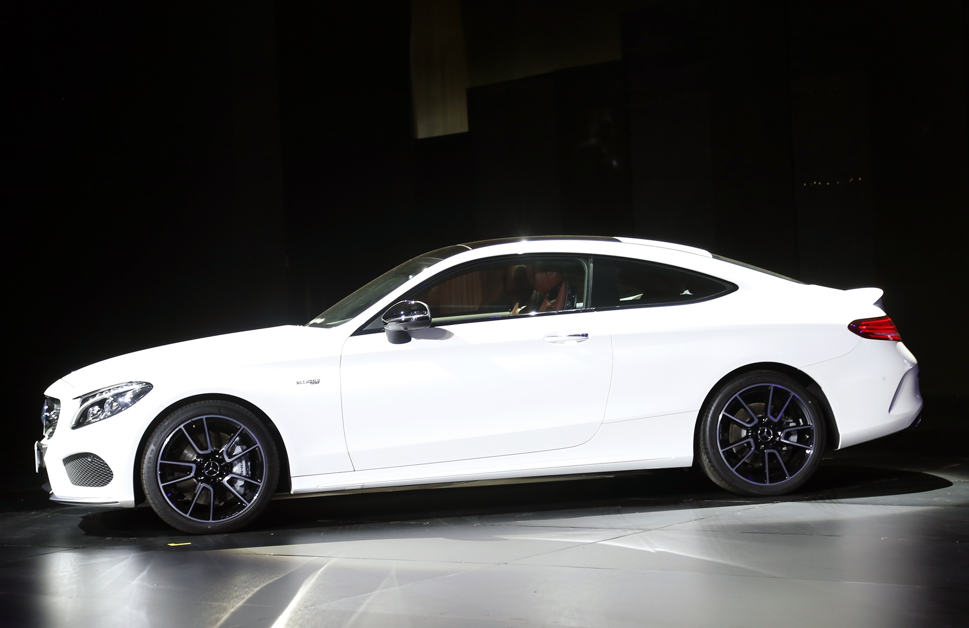 trien lam Mercedes Fascination tai Ha Noi anh 2