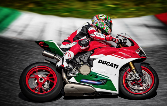Thu tieng po Ducati 1299 Panigale R Final Edition tren duong dua hinh anh