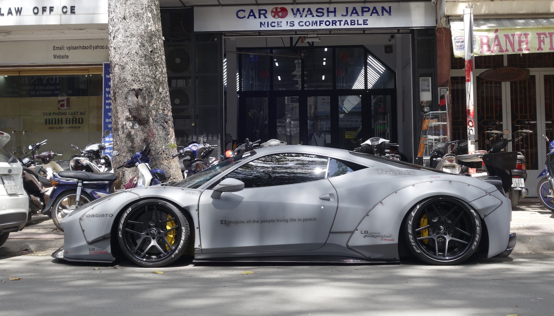 Sieu xe Ferrari 458 do 'sat gam' tai TP.HCM hinh anh