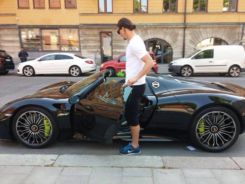Zlatan Ibrahimovic mua LaFerrari anh 4