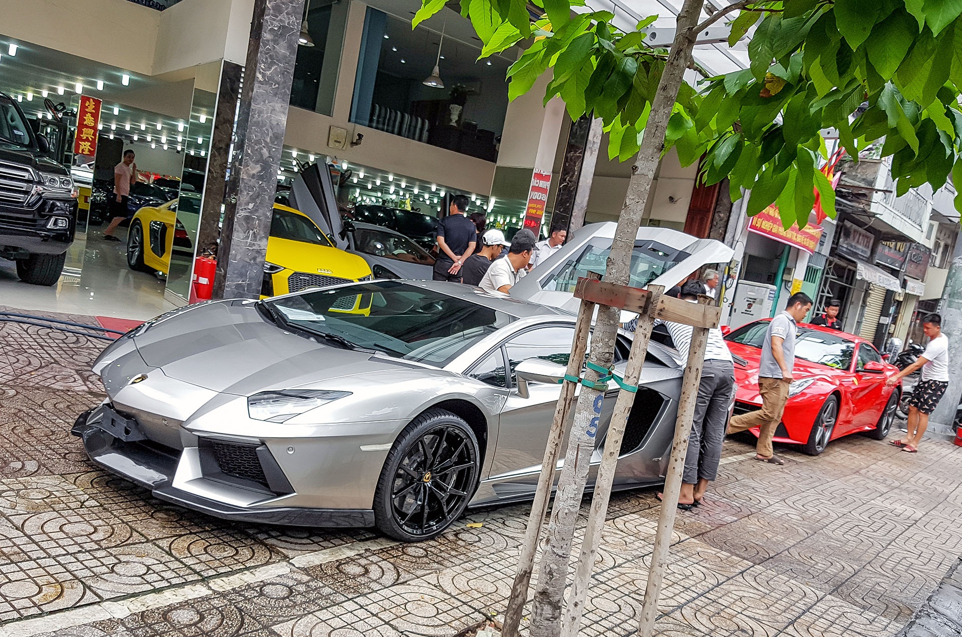 pho ban sieu xe o Sai Gon anh 1