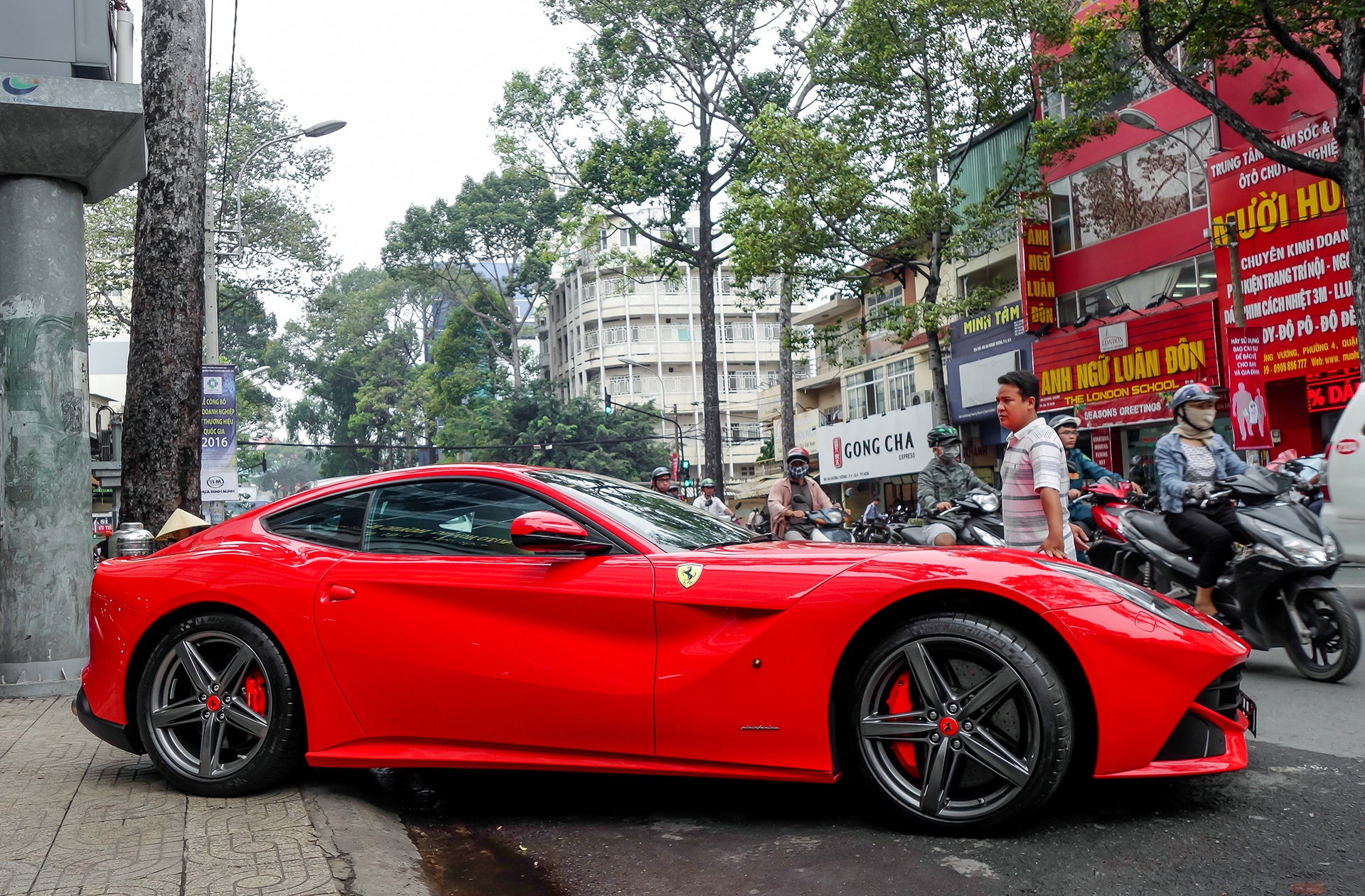 pho ban sieu xe o Sai Gon anh 9