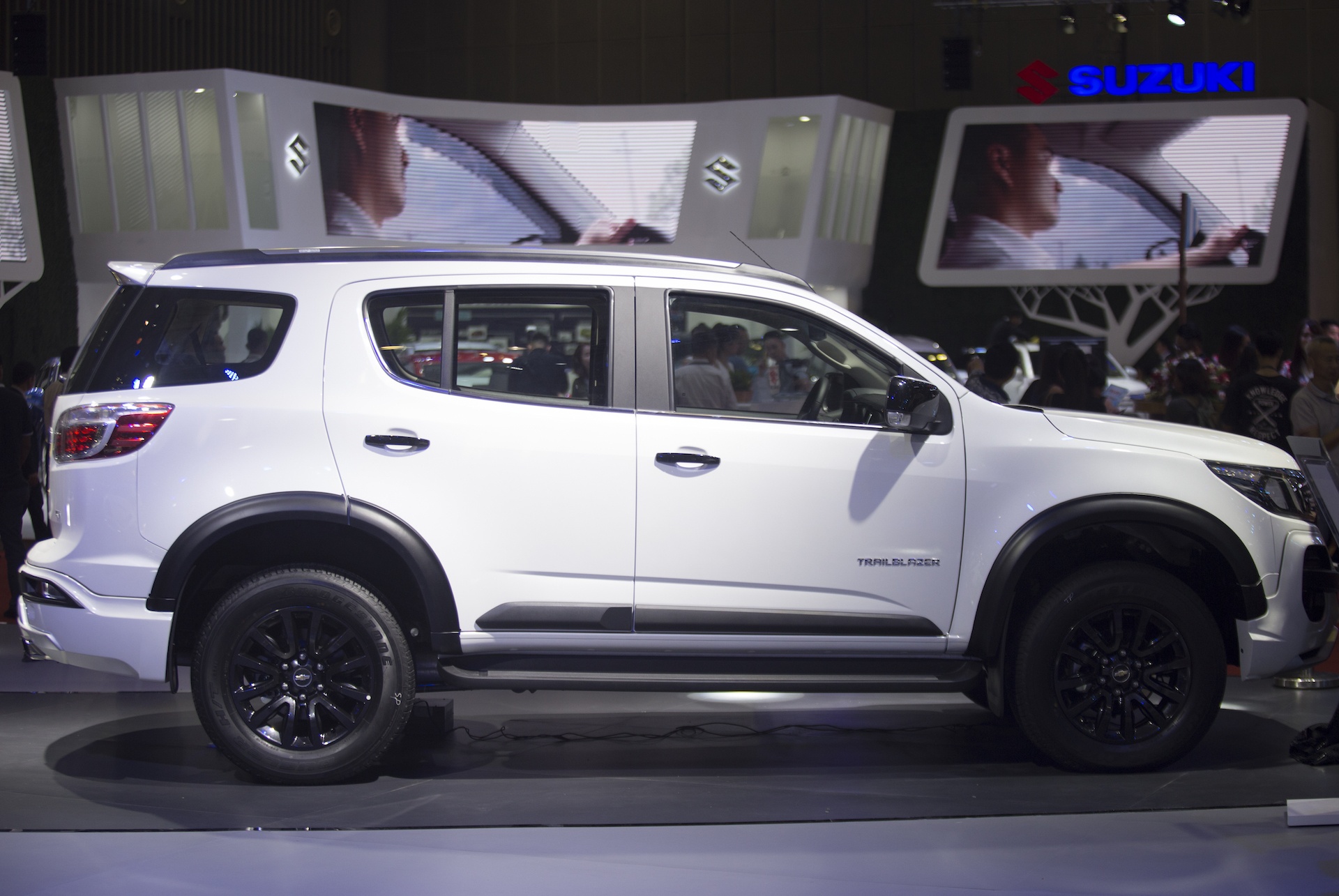 Chevrolet Trailblazer - doi thu Toyota Fortuner ra mat o Viet Nam hinh anh