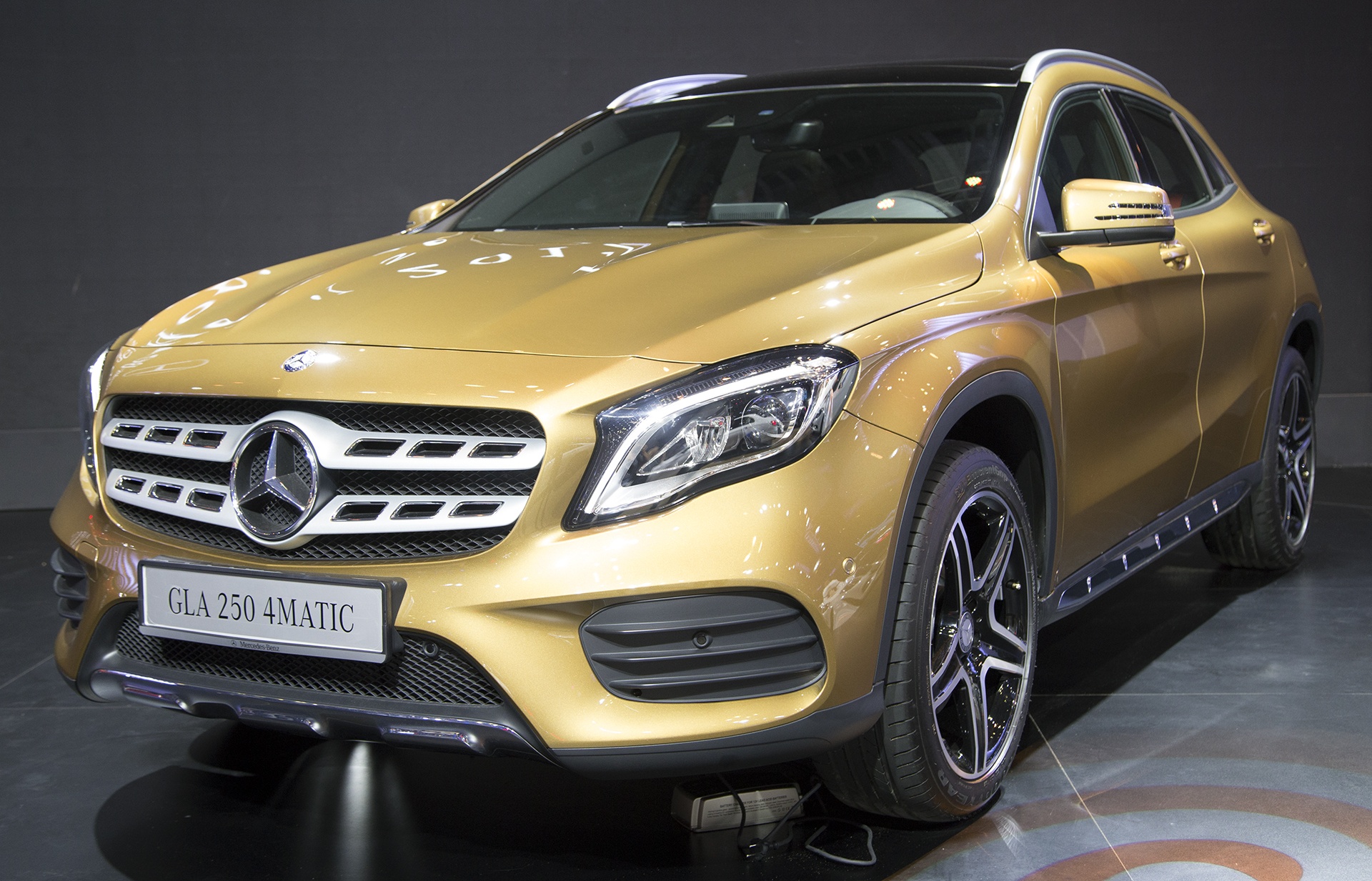 Mercedes GLA 2017 ra mat voi gia tu 1,6 ty dong hinh anh