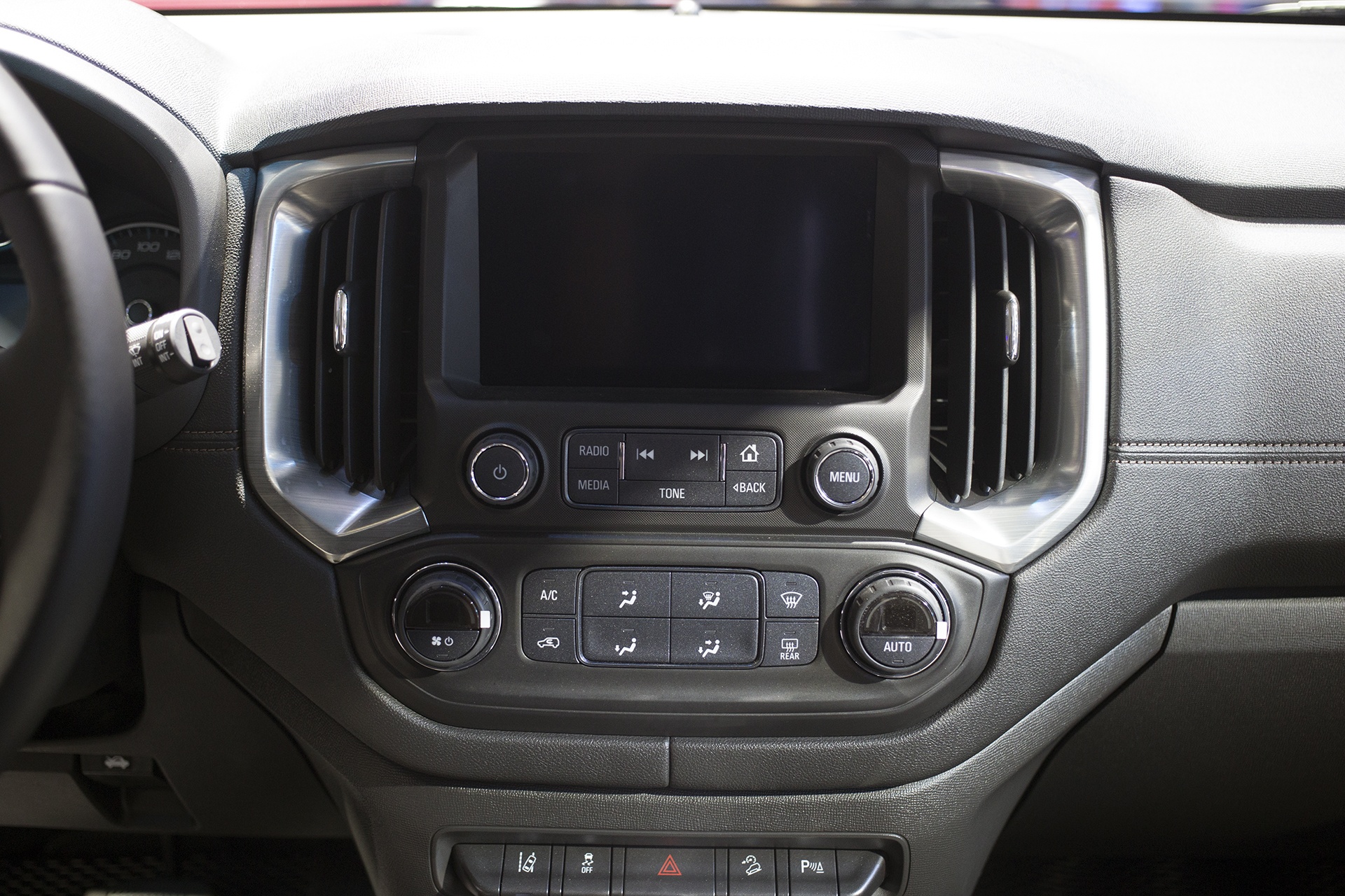 Chevrolet Trailblazer ra mat o Viet Nam anh 10