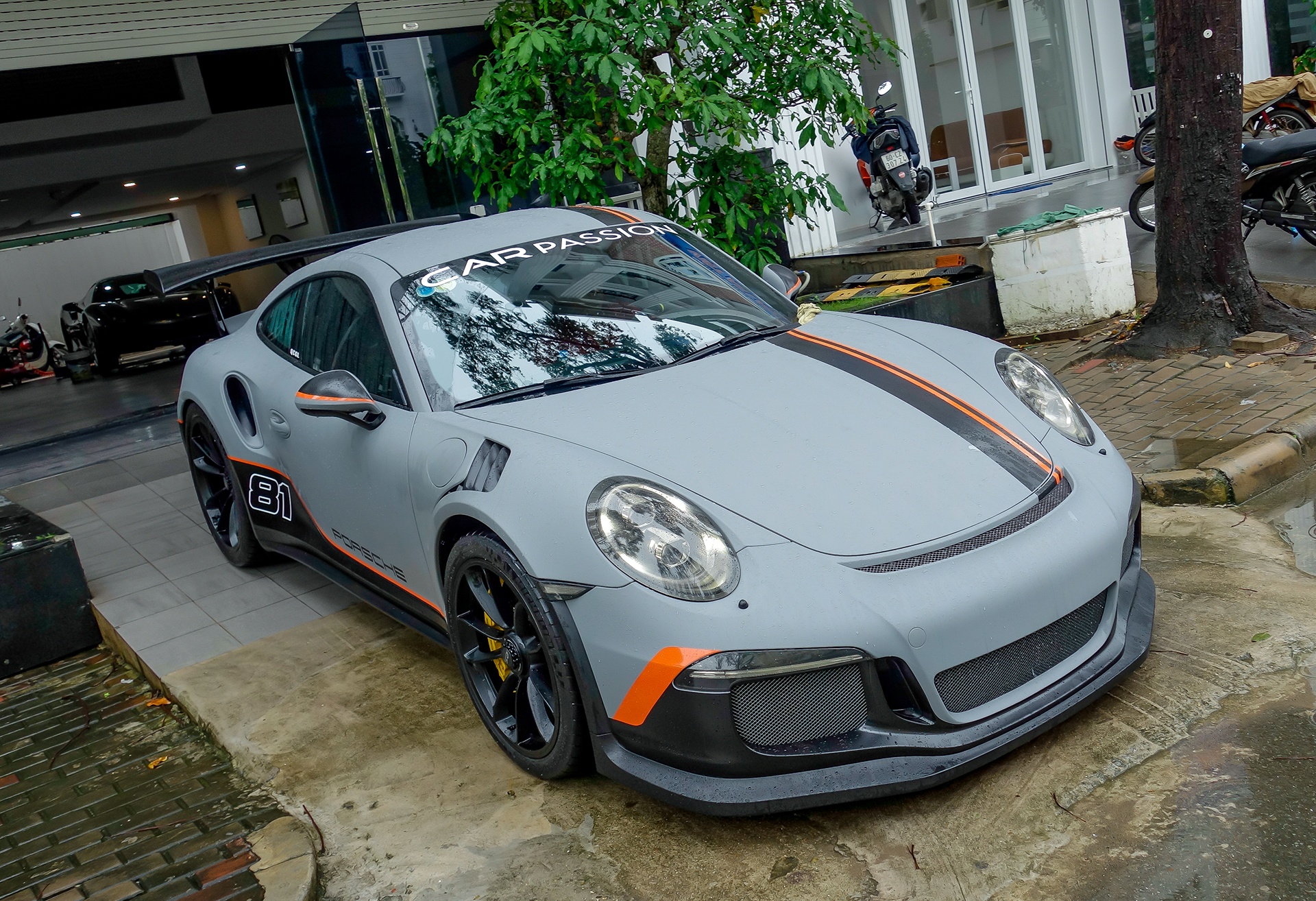 Porsche 911 Quoc Cuong Gia Lai anh 1