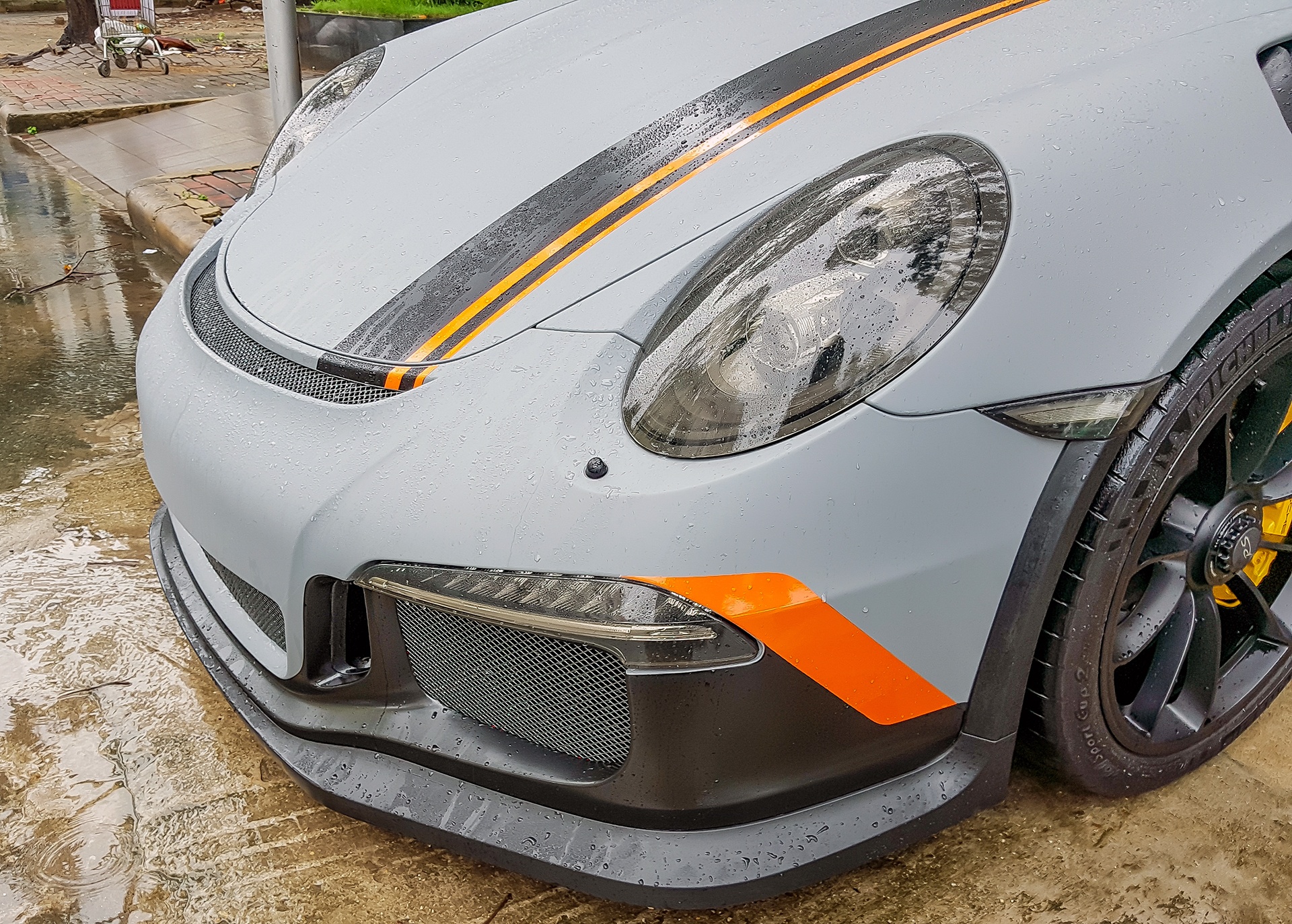 Porsche 911 Quoc Cuong Gia Lai anh 9