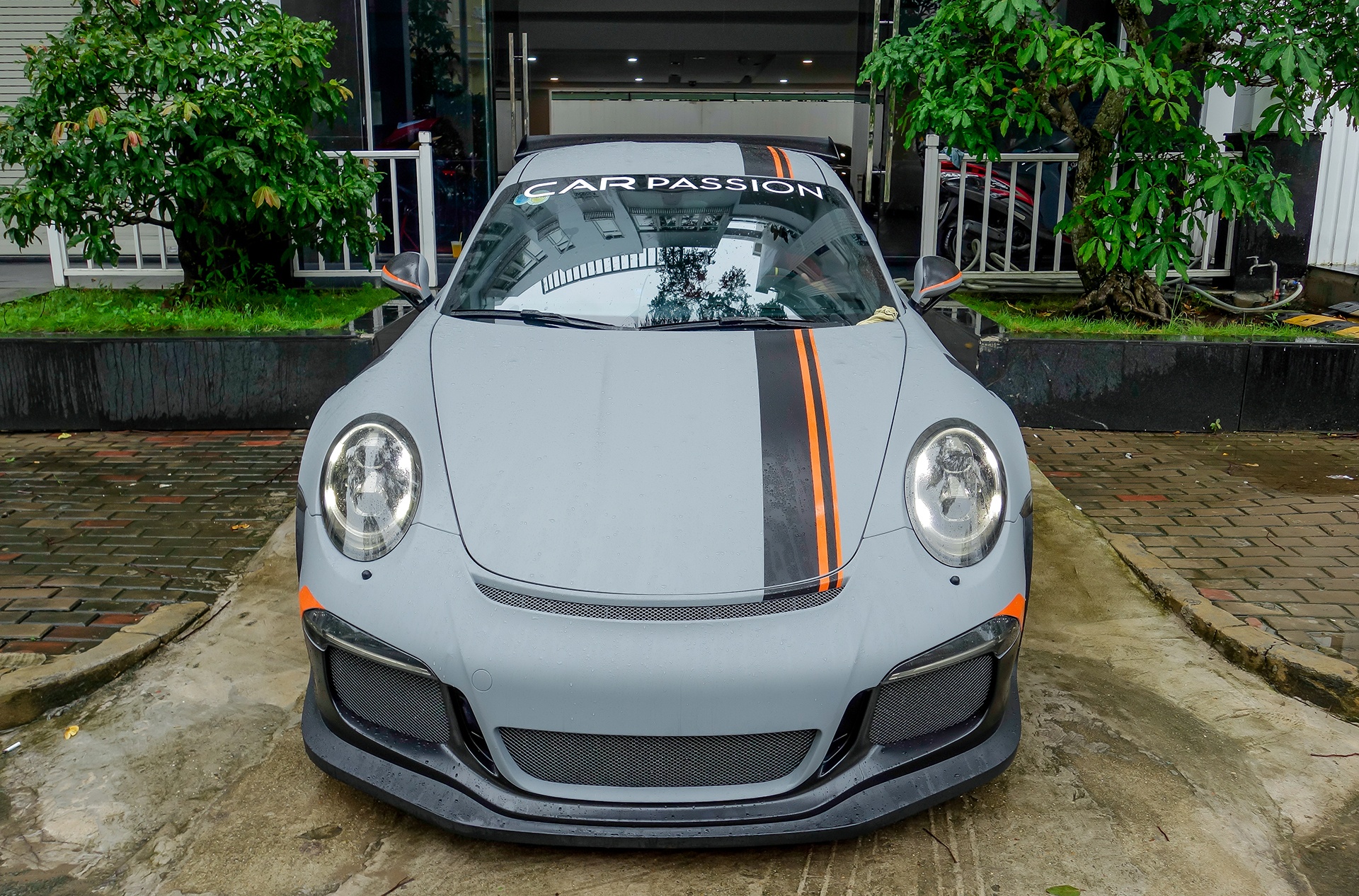 Porsche 911 Quoc Cuong Gia Lai anh 2
