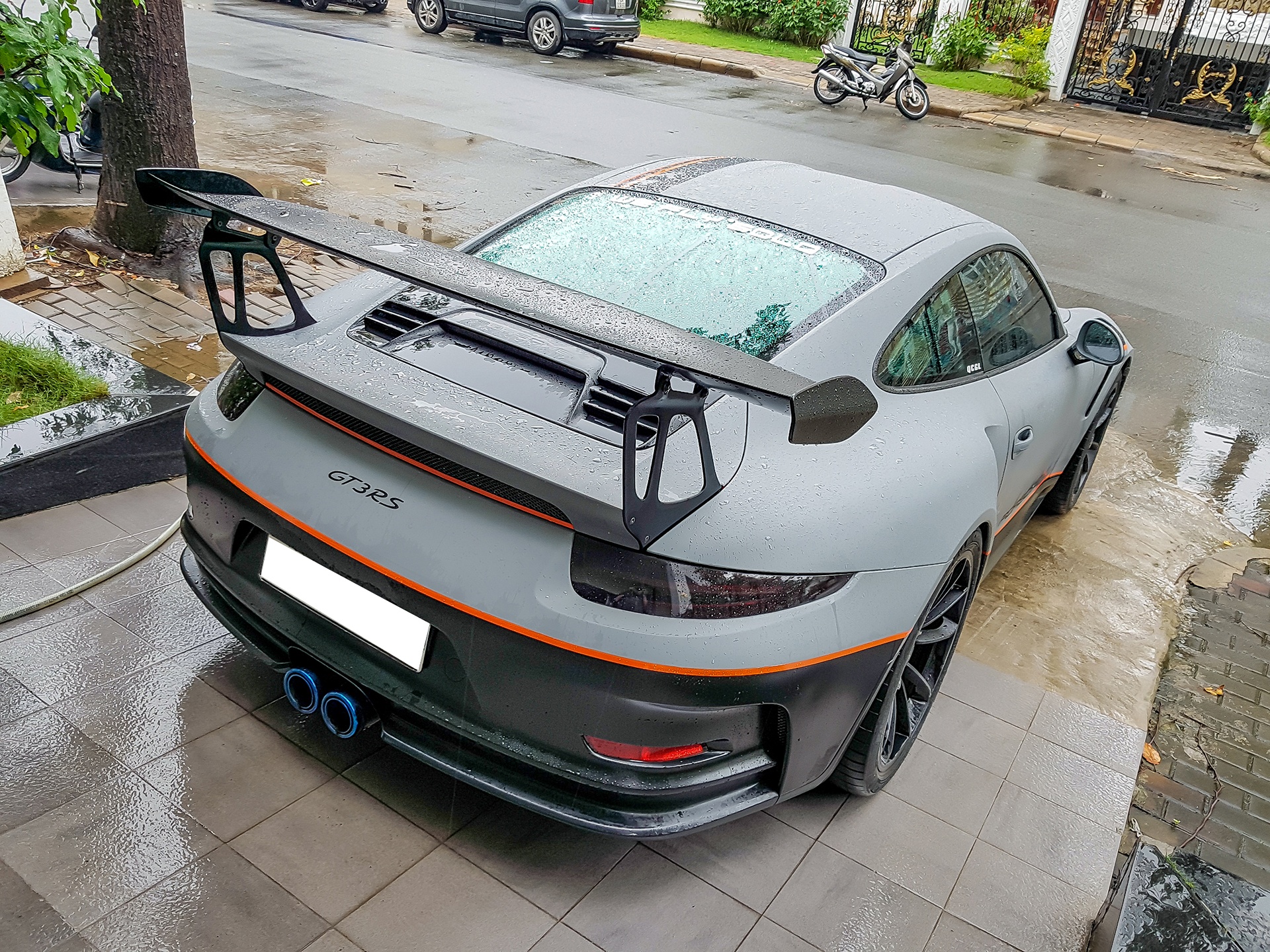Porsche 911 Quoc Cuong Gia Lai anh 3