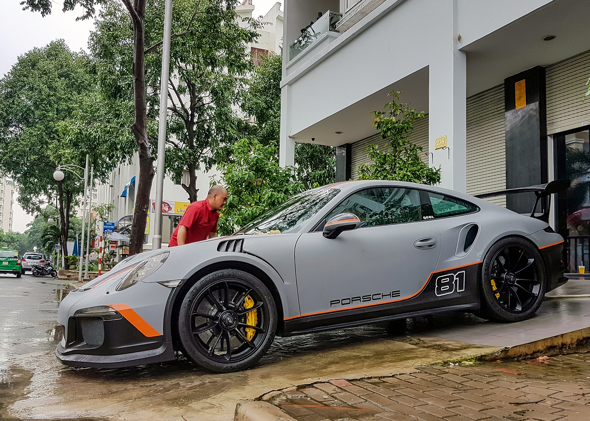 Porsche 911 Quoc Cuong Gia Lai anh 4