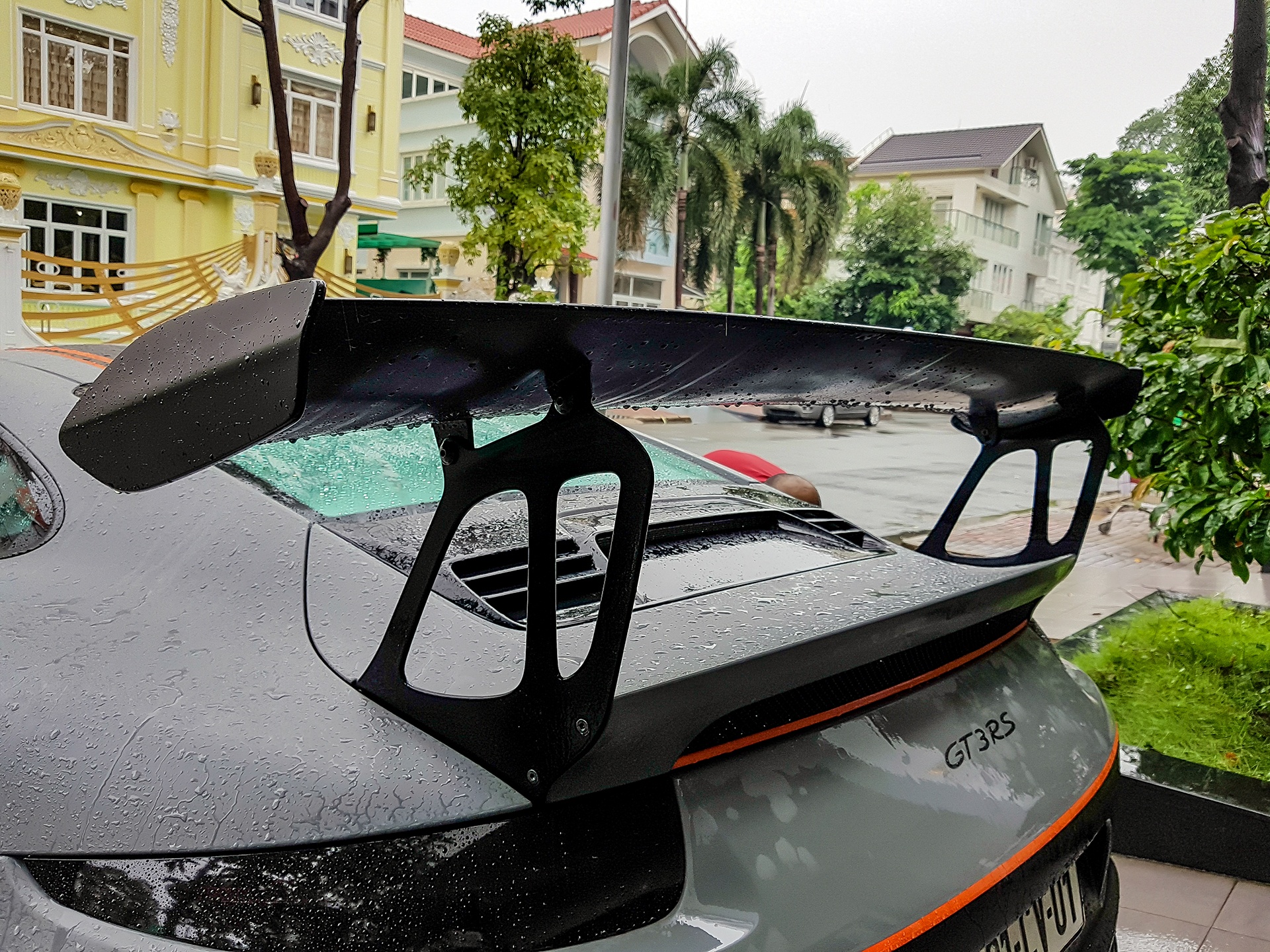 Porsche 911 Quoc Cuong Gia Lai anh 10