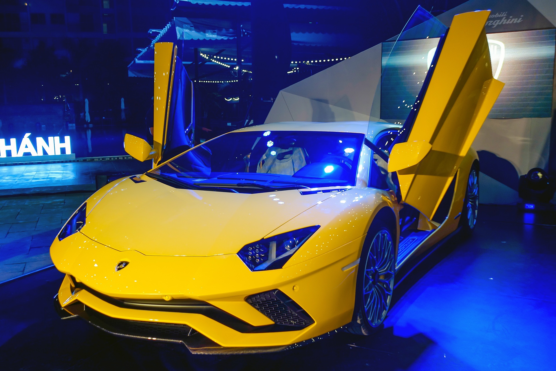 Lamborghini Aventador S ve tay dai gia Sai Gon anh 1