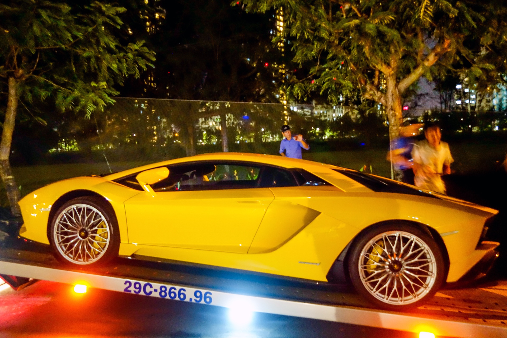 Lamborghini Aventador S ve tay dai gia Sai Gon anh 3