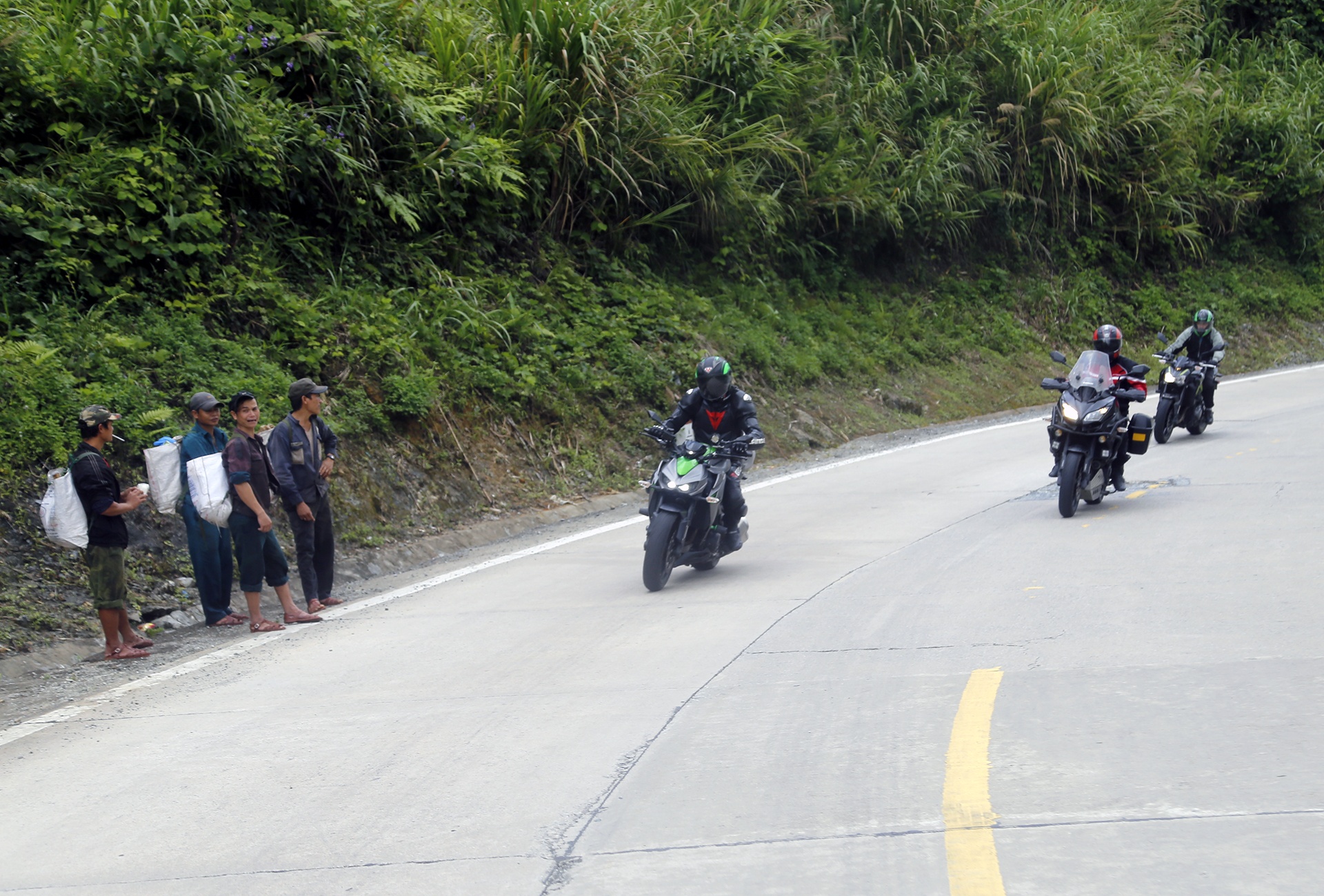 Hanh trinh Kawasaki Sai Gon Da Nang 2017 anh 11